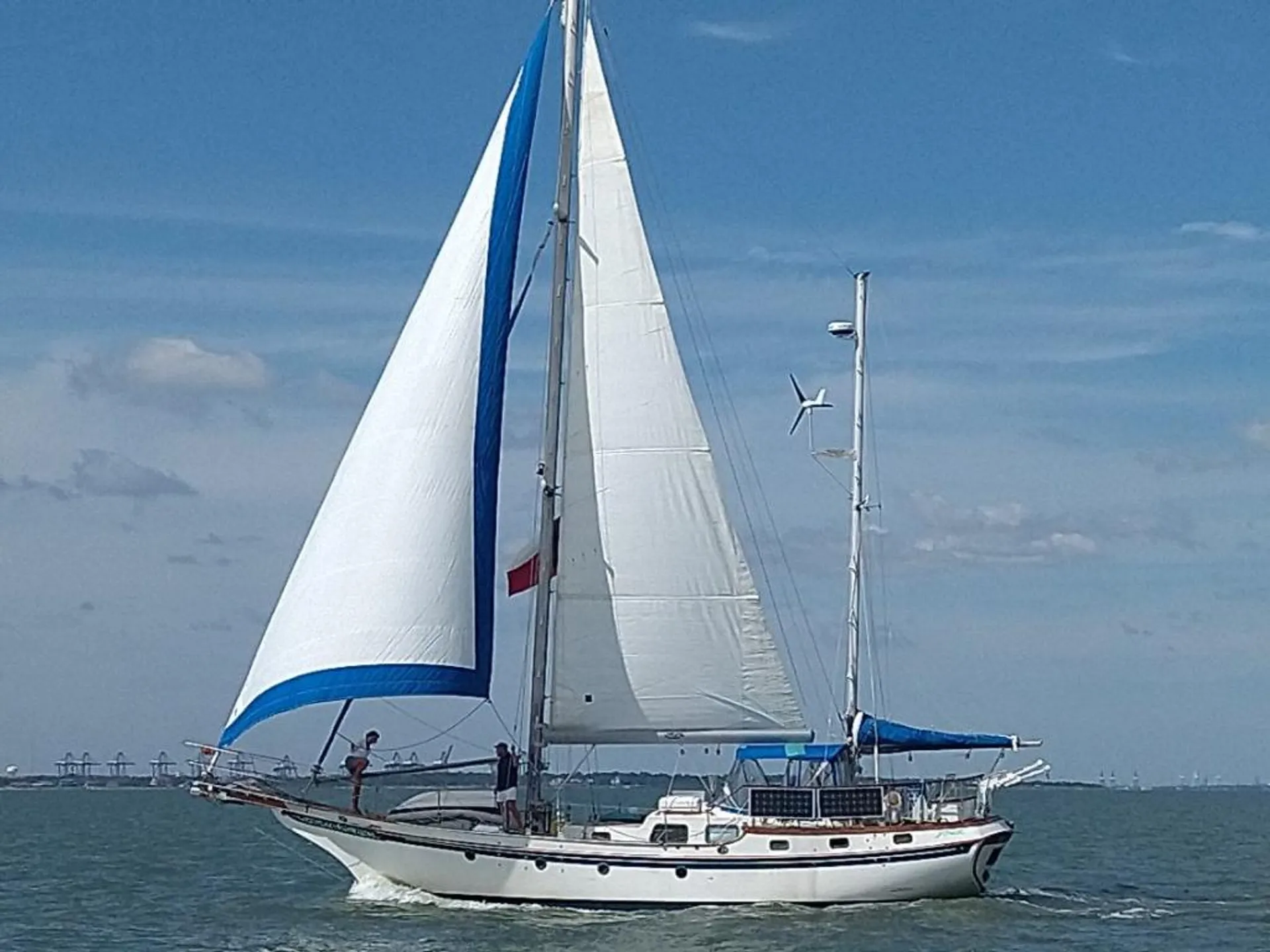 BLUEWATER YACHTS 47 SEDAN CRUISER in Kemah, TX — photo 9