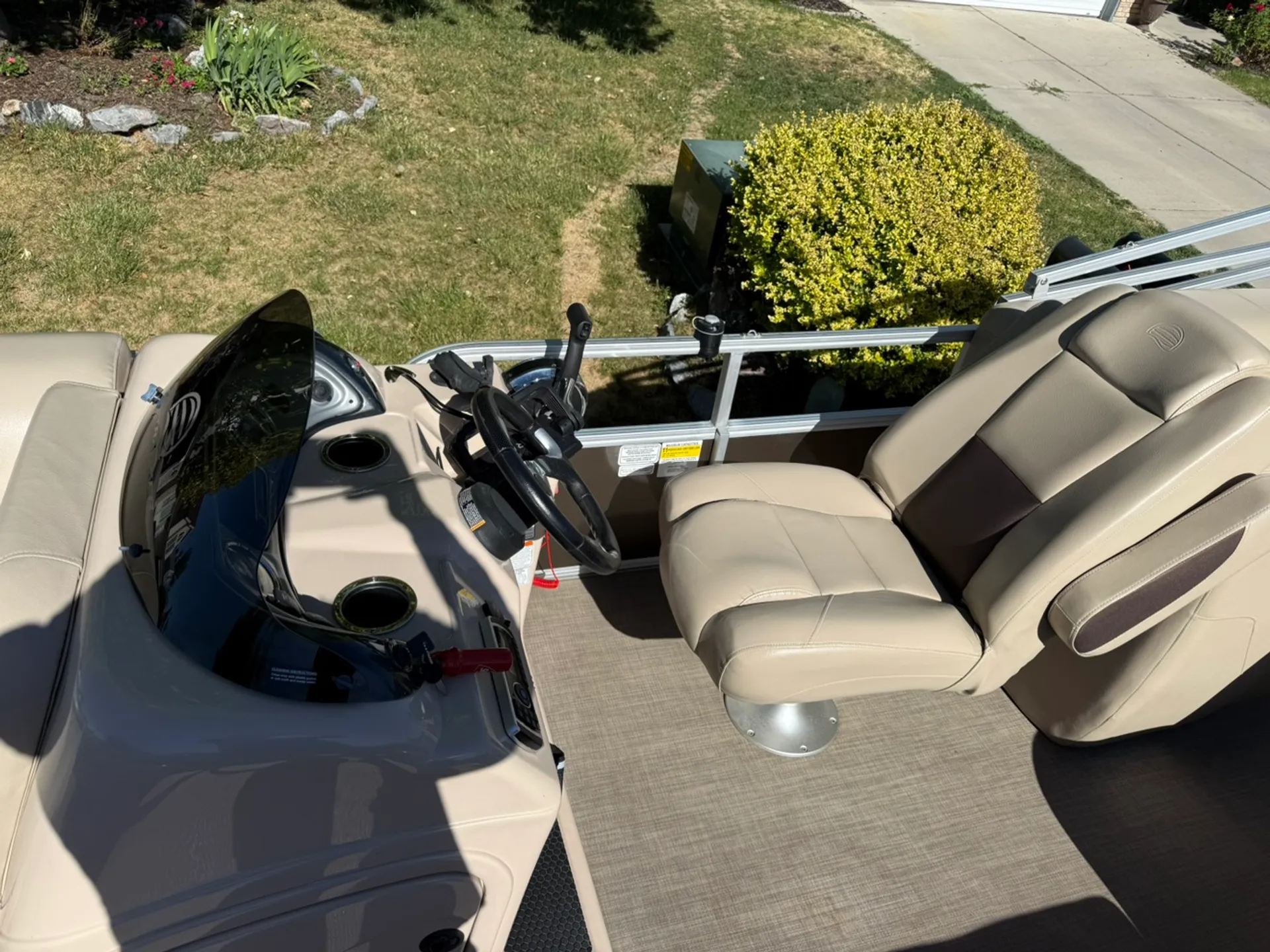 SUN TRACKER FISHIN' BARGE 22 DLX in West Jordan, UT — photo 9
