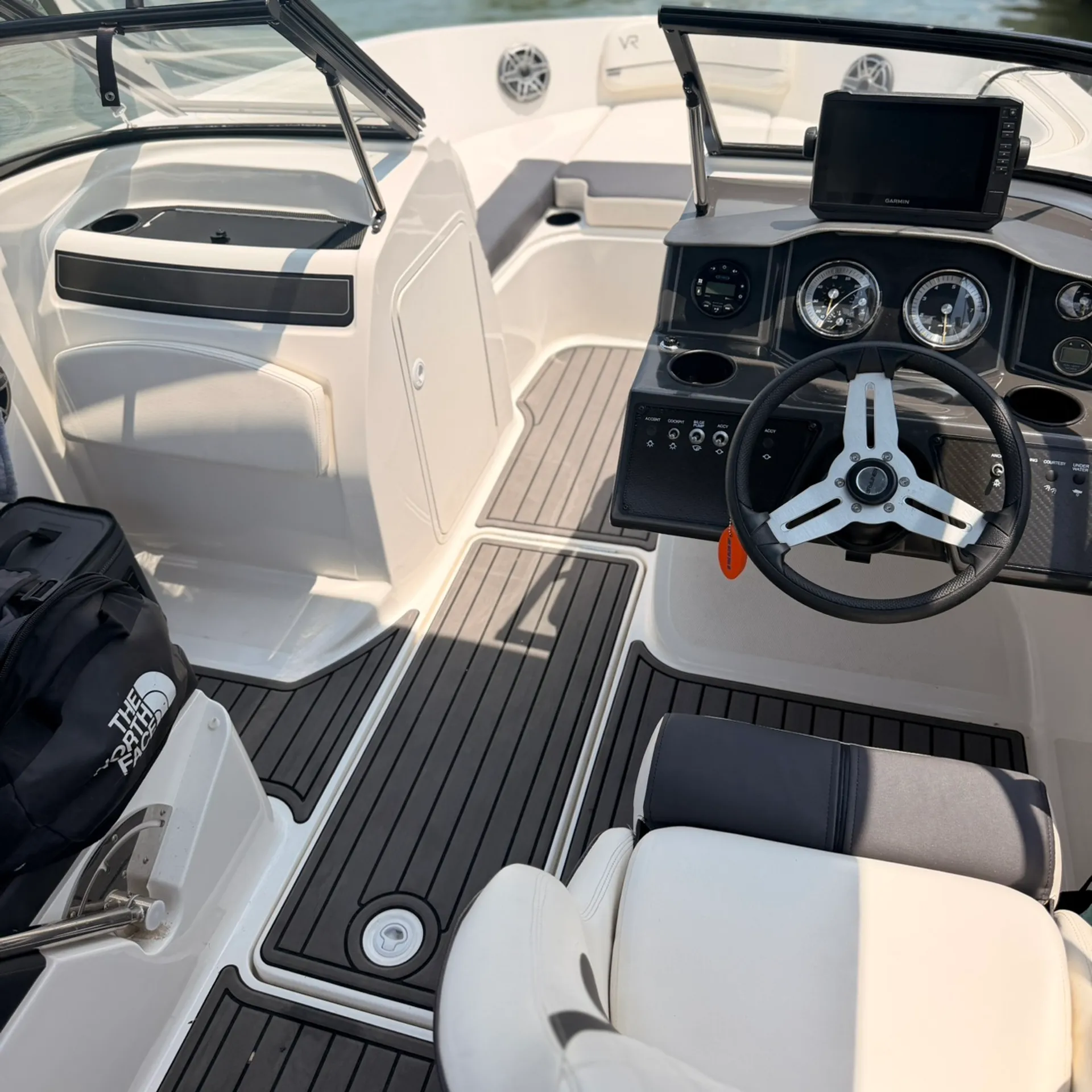 BAYLINER VR5 BOWRIDER OB in Virginia Beach, VA — photo 3