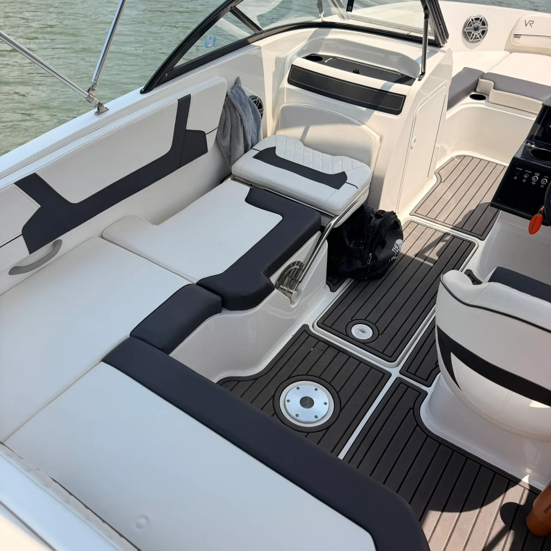 BAYLINER VR5 BOWRIDER OB in Virginia Beach, VA — photo 4
