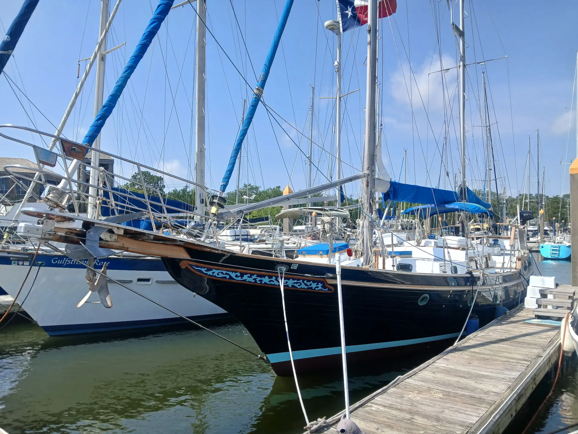 BLUEWATER YACHTS 47 SEDAN CRUISER in Kemah, TX