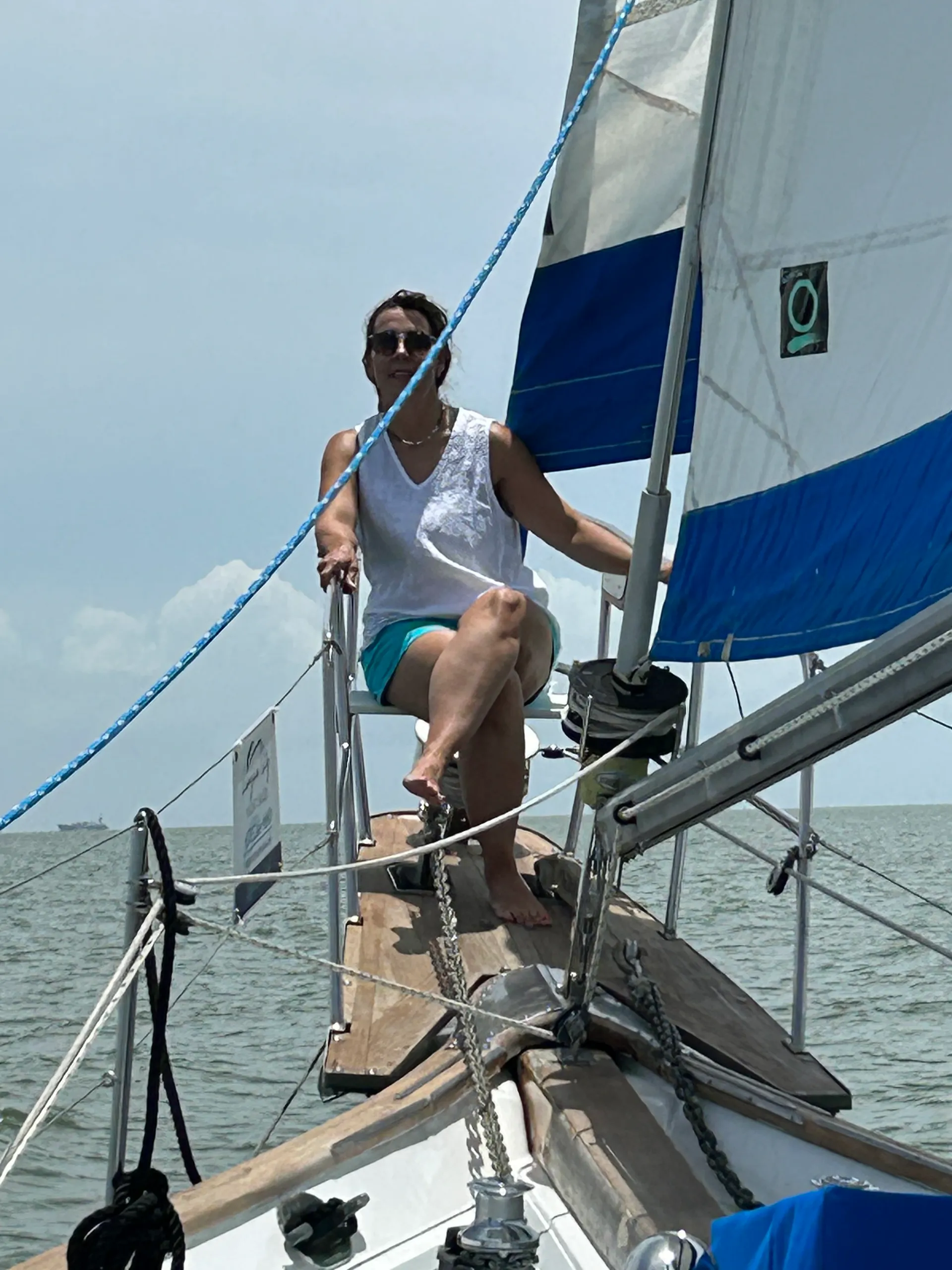 BLUEWATER YACHTS 47 SEDAN CRUISER in Kemah, TX — photo 3