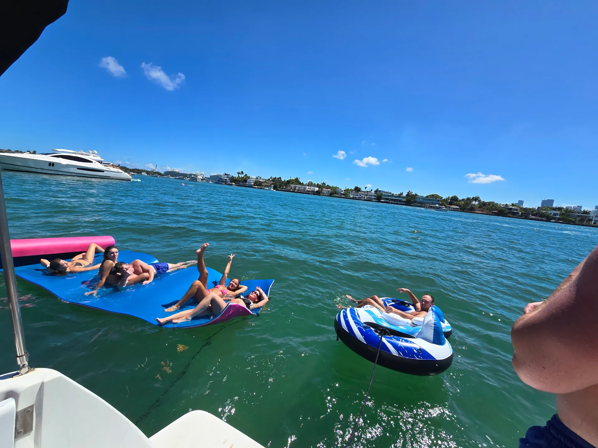 Cruisers Yachts IO1118044 in Miami Beach, FL — photo 3