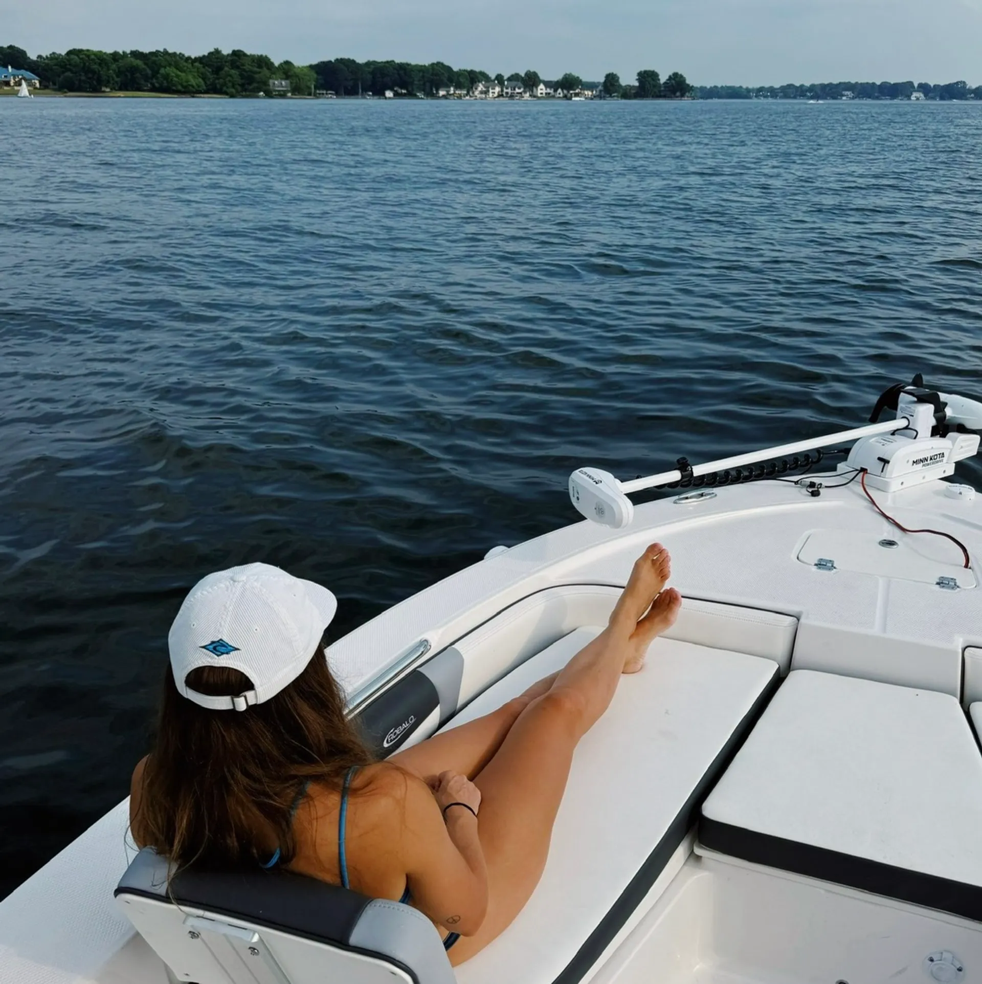 2023 Robalo Bay Boat 206 Cayman