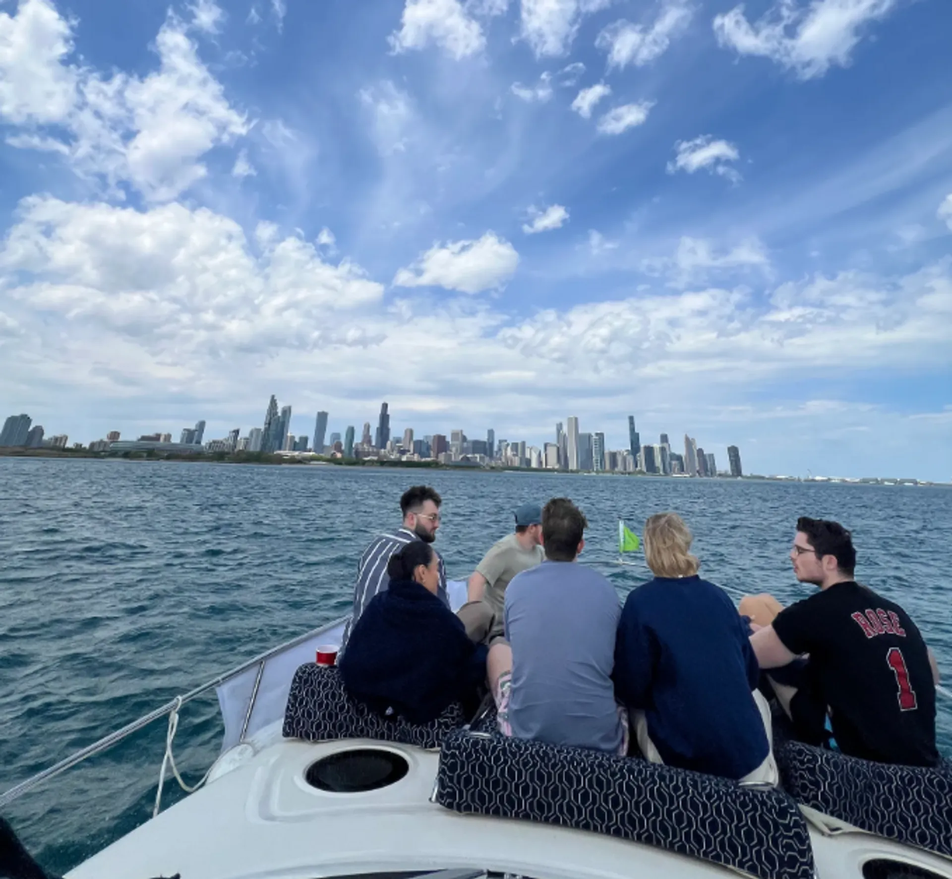 Sea Ray Boats 320 Sundancer in Chicago, IL — photo 8