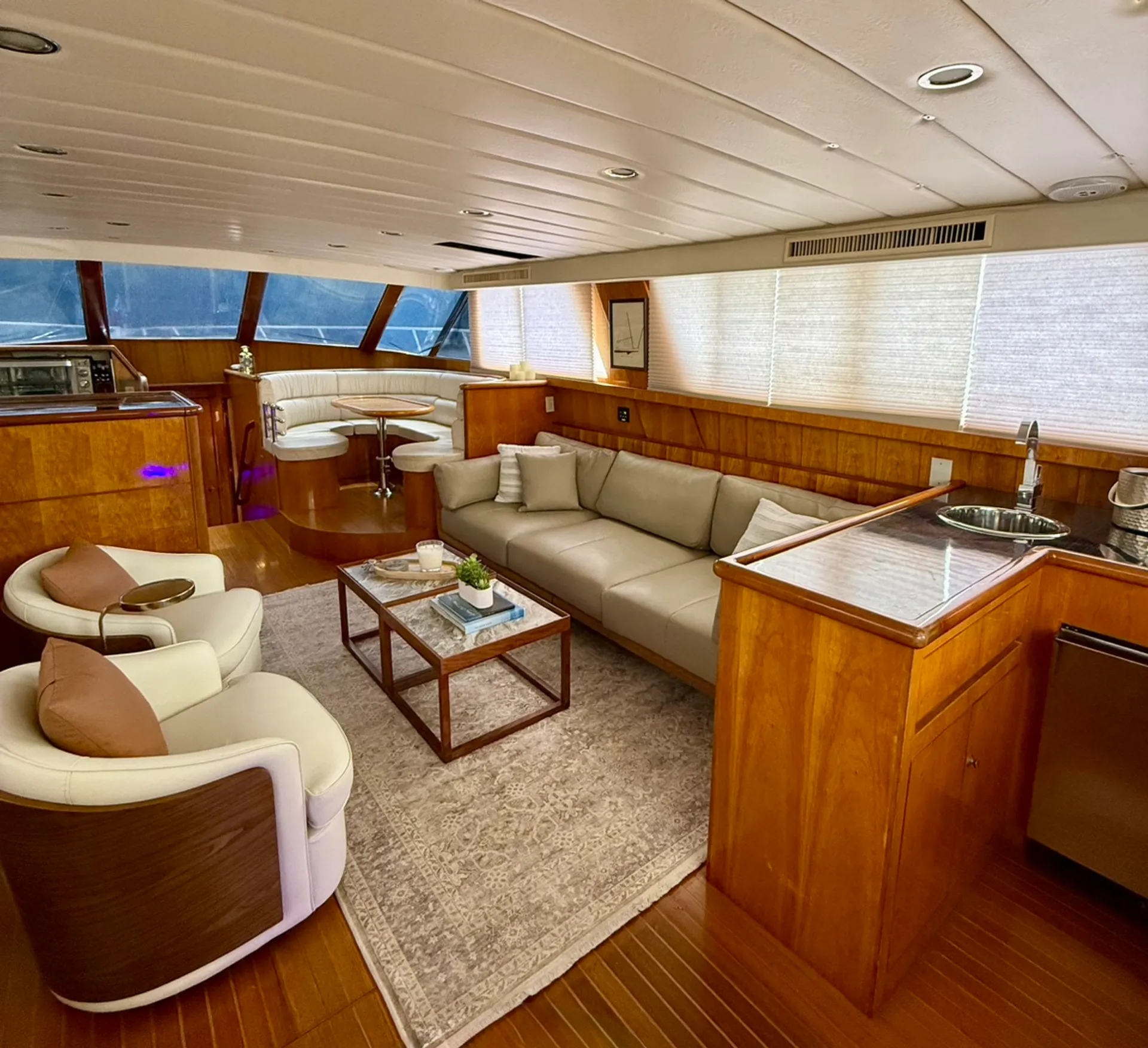 President Marine Int 71’ Motor Yacht in Lake Shore, MD — photo 8