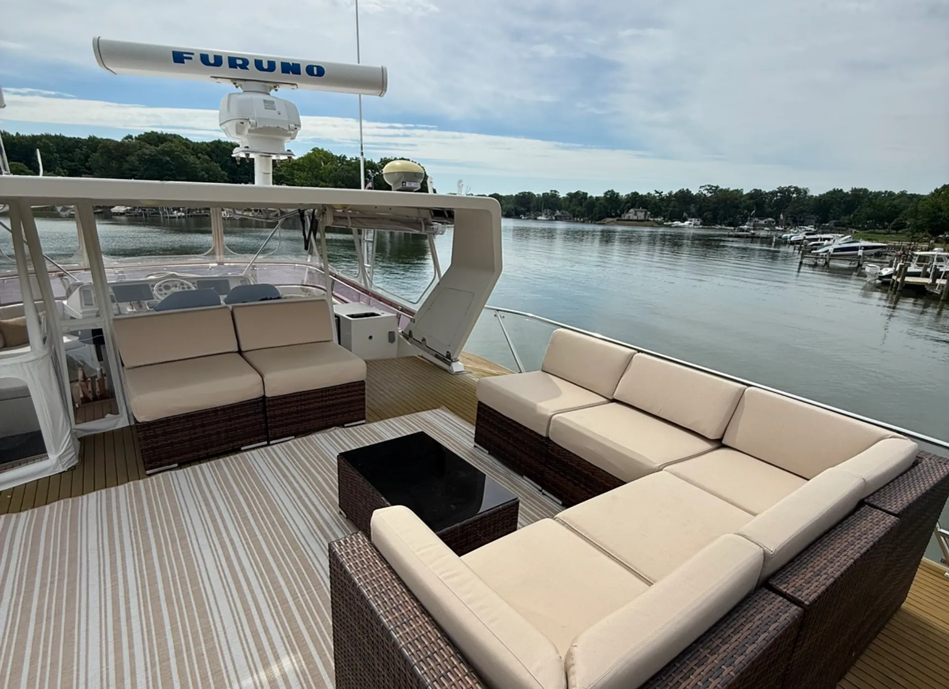 President Marine Int 71’ Motor Yacht in Lake Shore, MD — photo 3