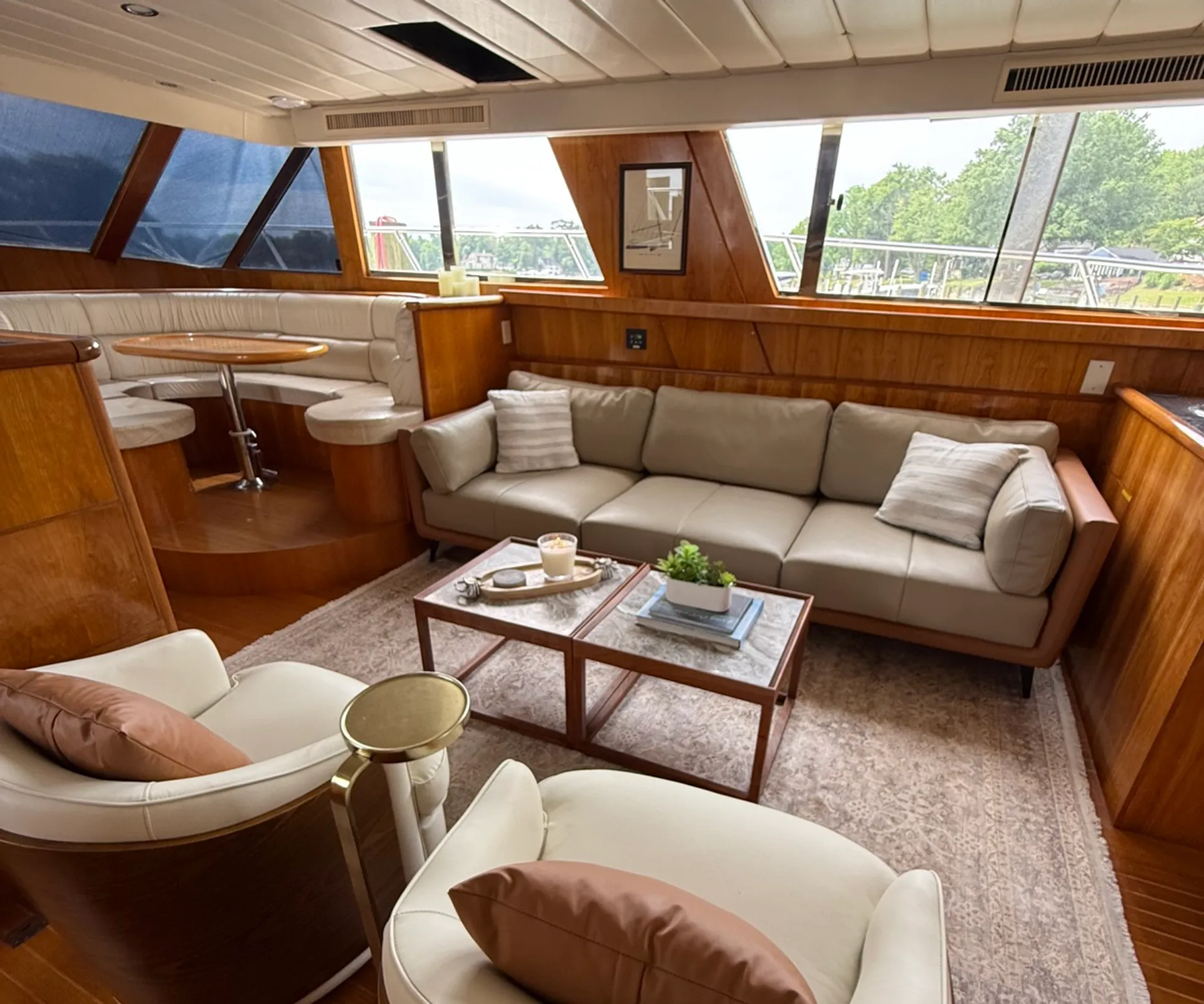 President Marine Int 71’ Motor Yacht in Lake Shore, MD — photo 9