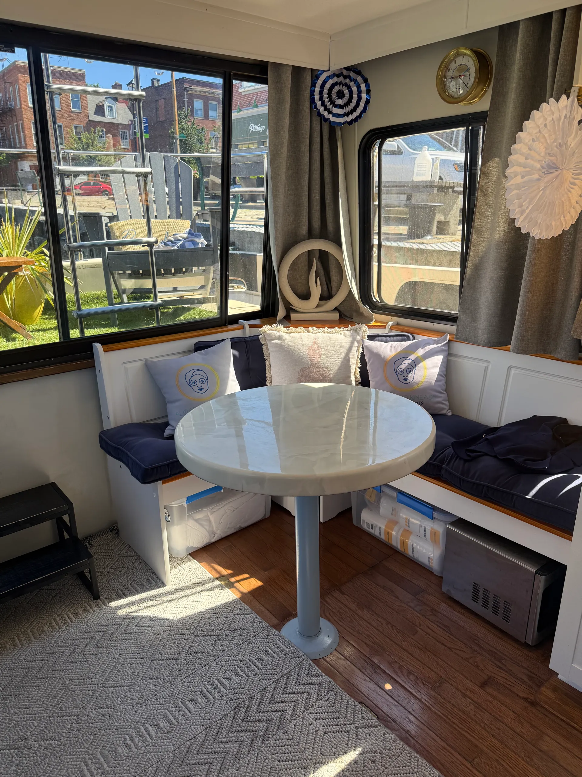 Spacious House-Yacht Perfect for Relaxing on the Water