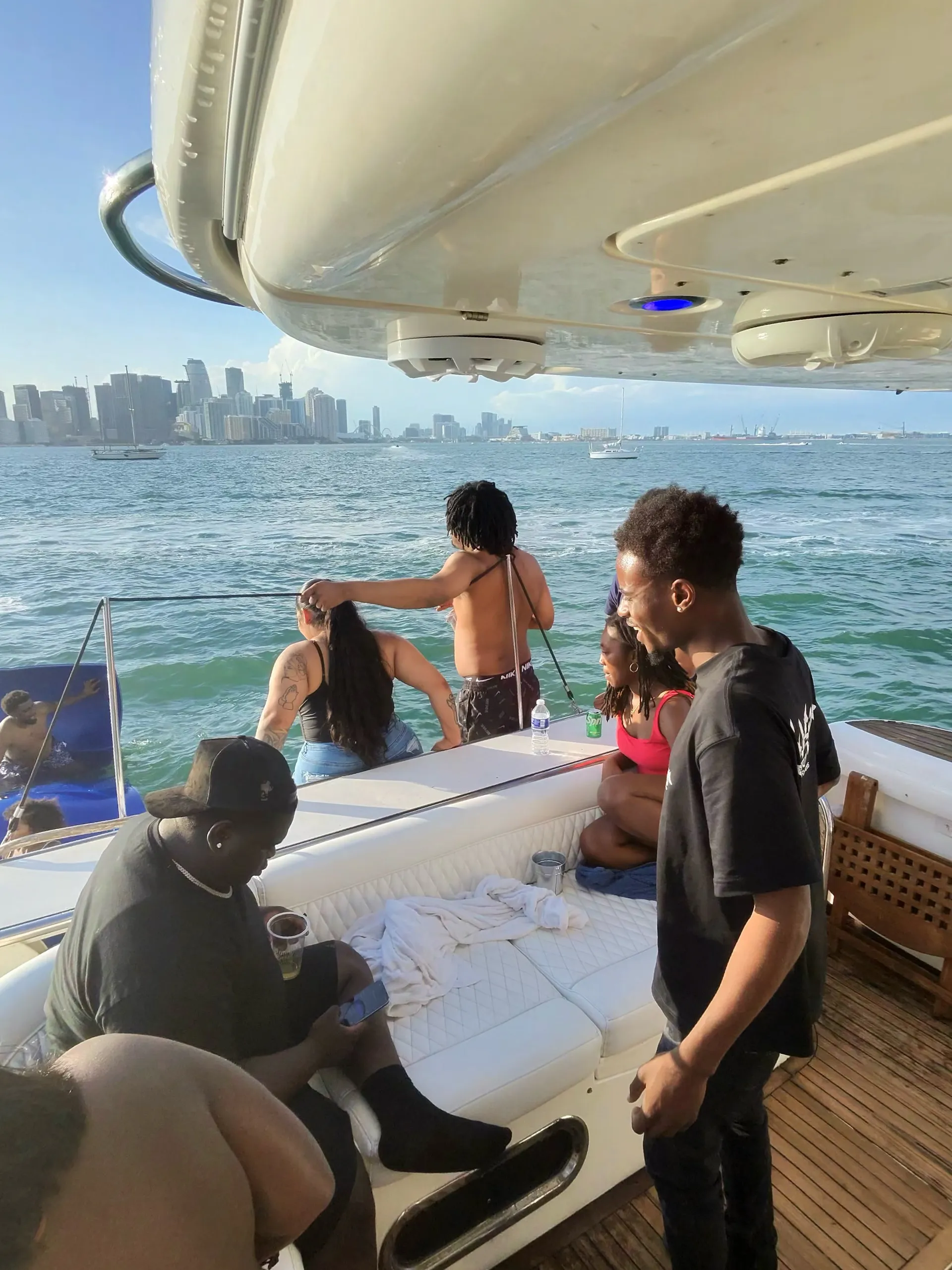  *** Miami 50ft flybridge Yacht . ***