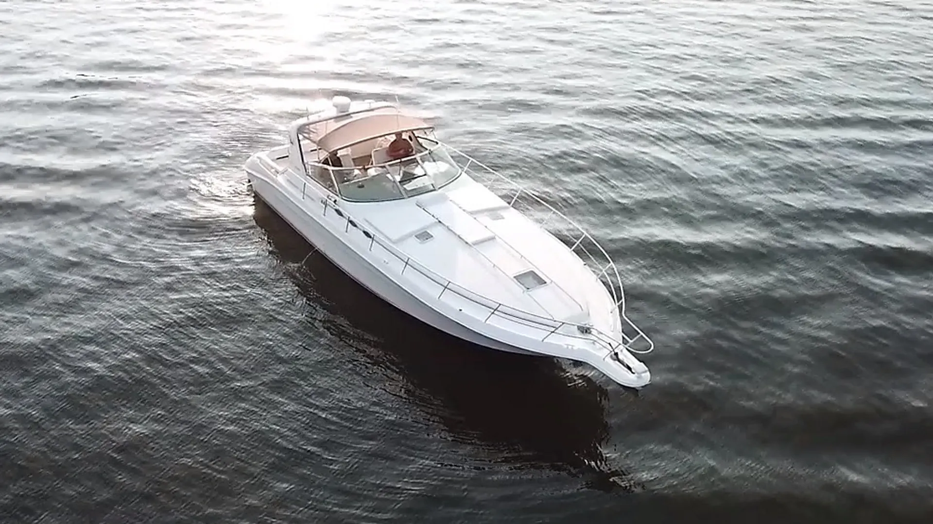 Sea Ray 400 Express Cruiser in Lake Ozark, MO — photo 2