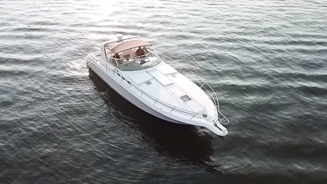Rent a Sea Ray motor yacht in Lake Ozark, MO near me