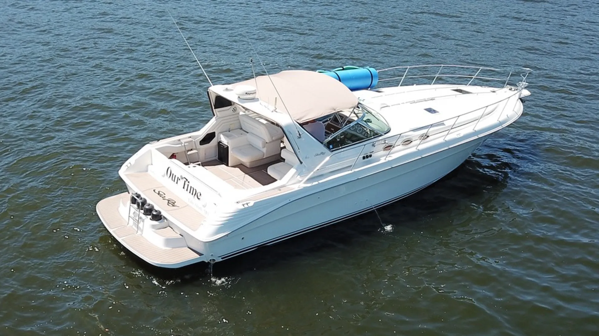 Sea Ray 400 Express Cruiser in Lake Ozark, MO