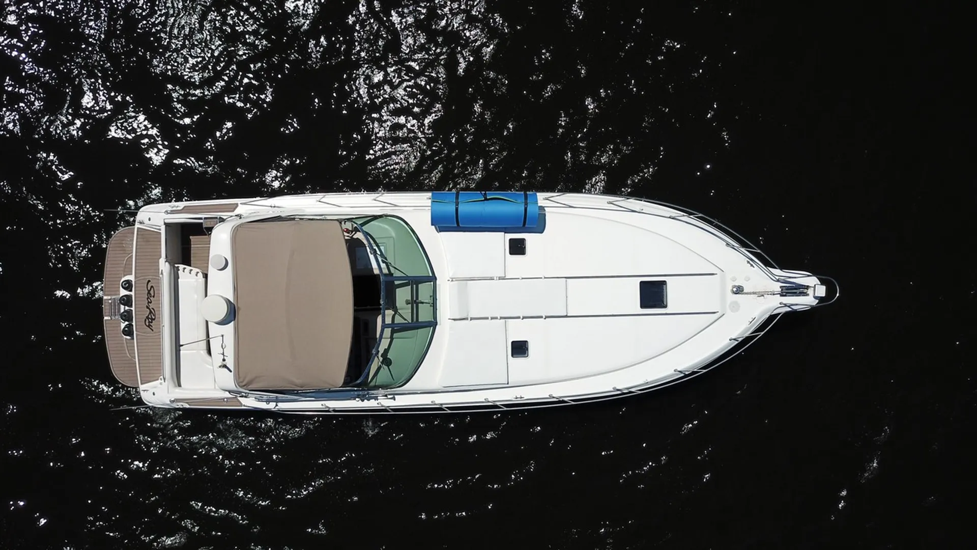 Sea Ray 400 Express Cruiser in Lake Ozark, MO — photo 10