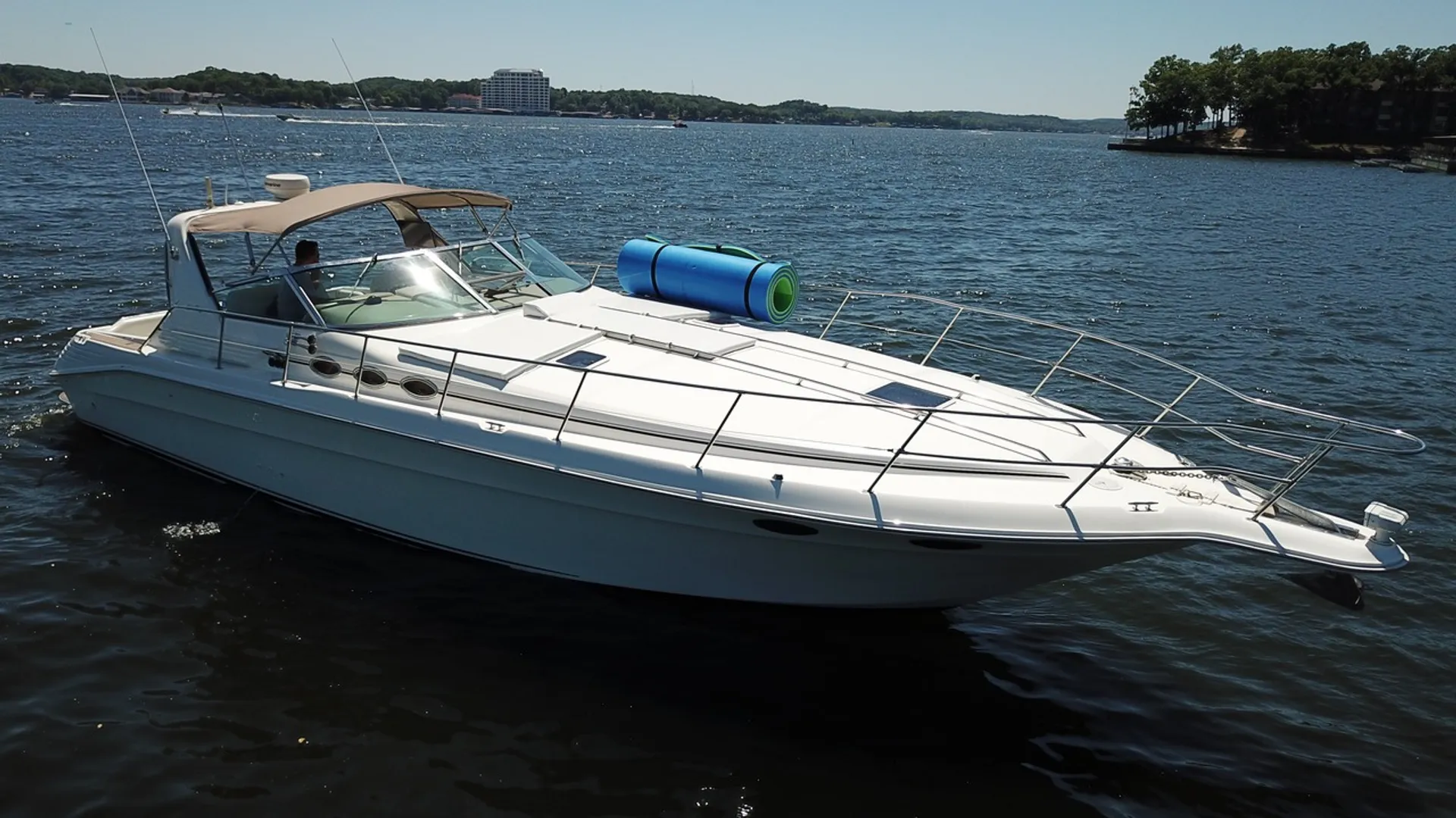"Our Time" Yacht Charter at The Lake Of The Ozarks