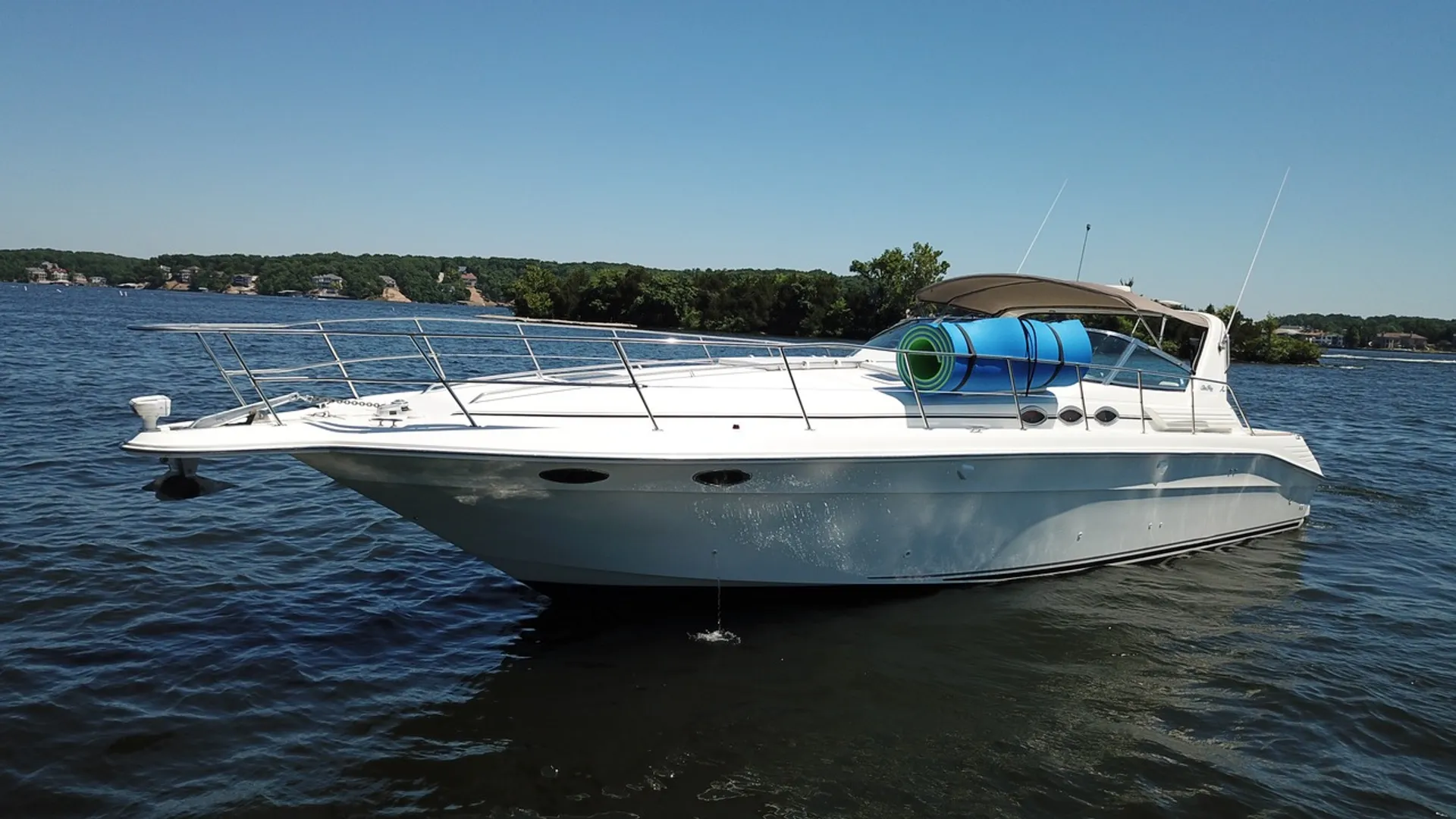 "Our Time" Yacht Charter at The Lake Of The Ozarks