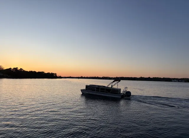 Rent a ENCORE BENTLEY pontoon in Toms River, NJ near me