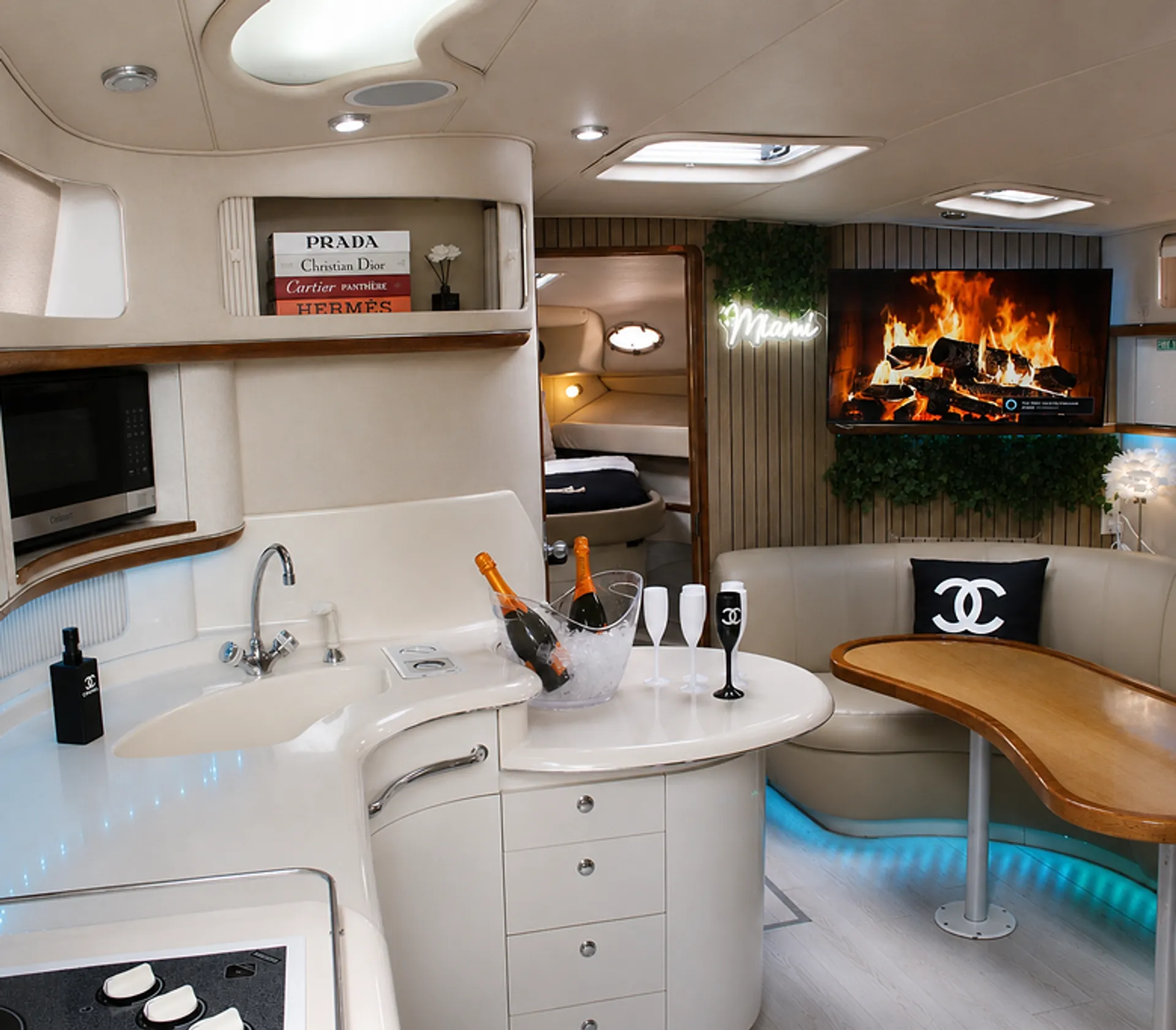 Sea Ray Boats 450 Sundancer in Miami, FL — photo 5