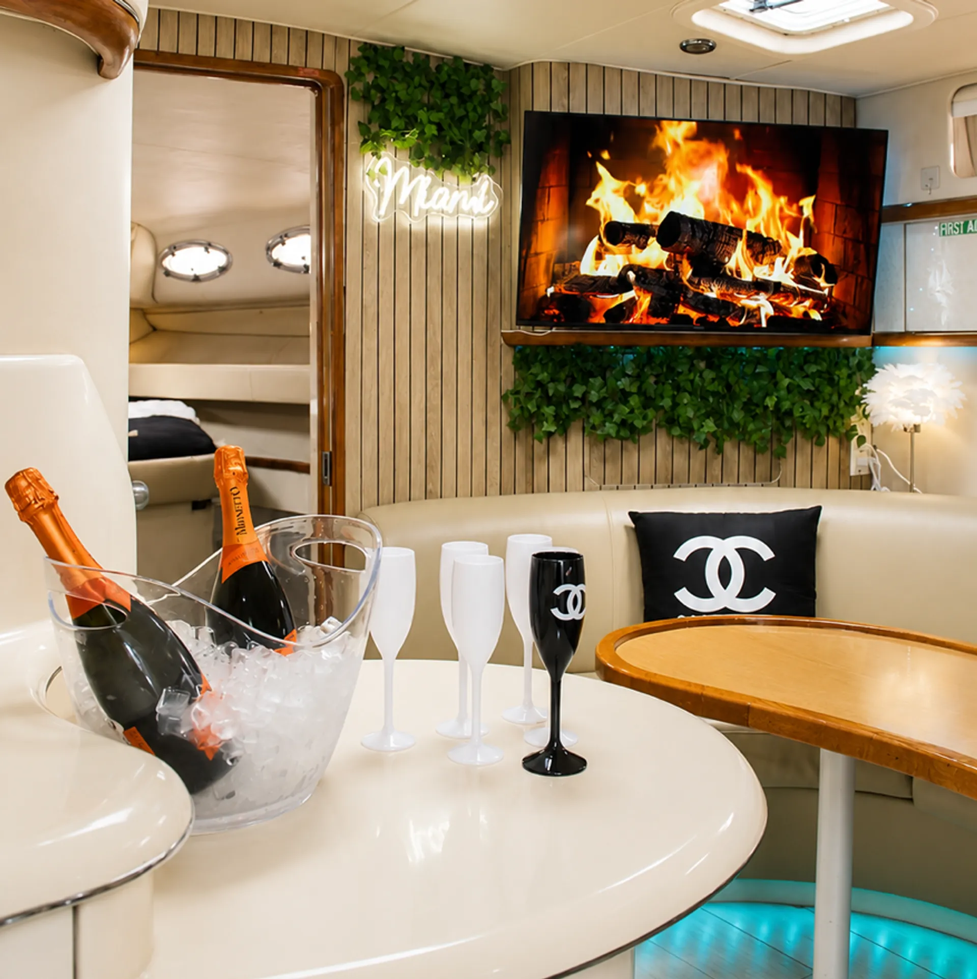 Sea Ray Boats 450 Sundancer in Miami, FL — photo 6