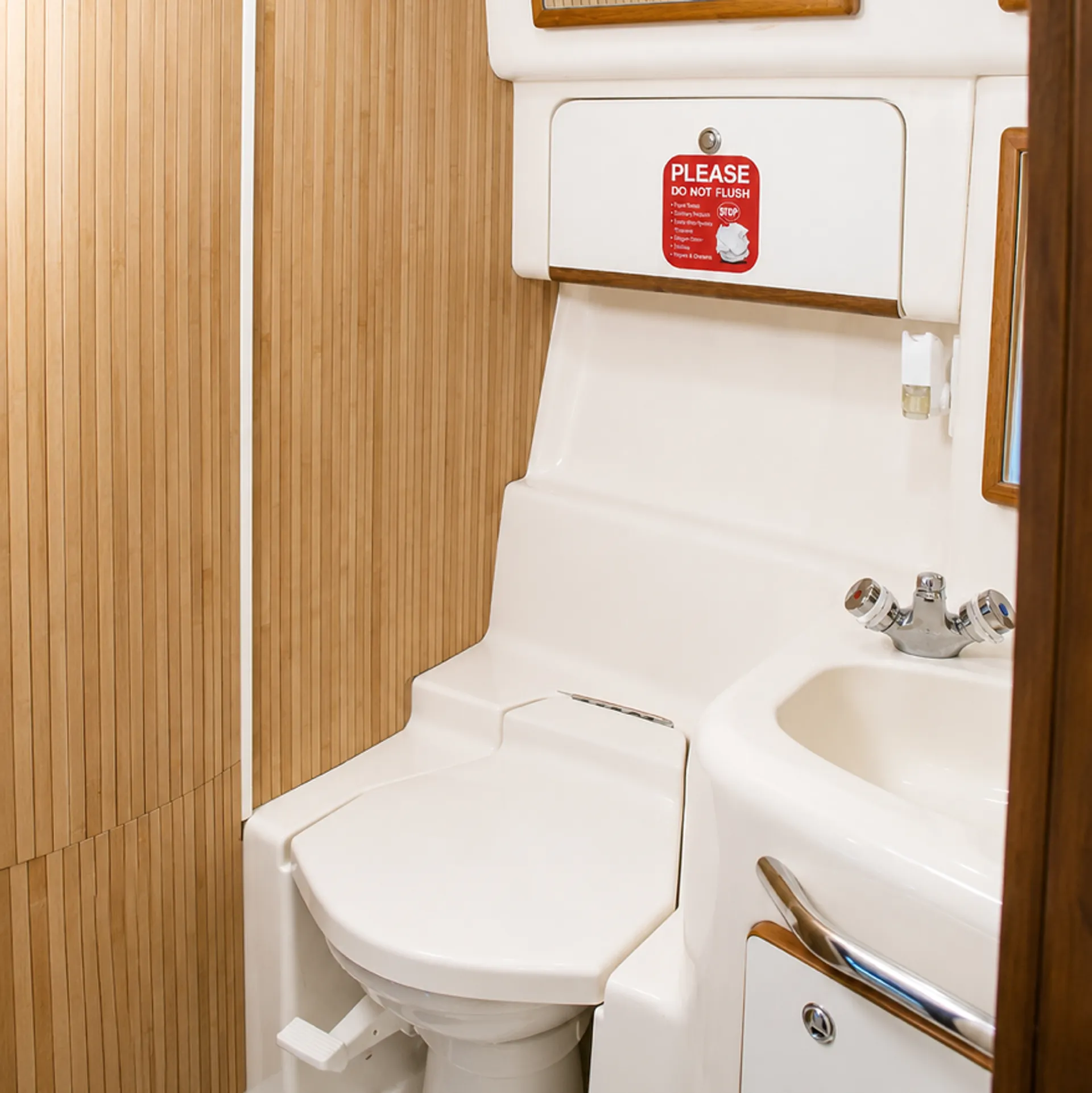 SEA RAY 50' FREE HOUR MON-THUR UP TO 13 PEOPLE