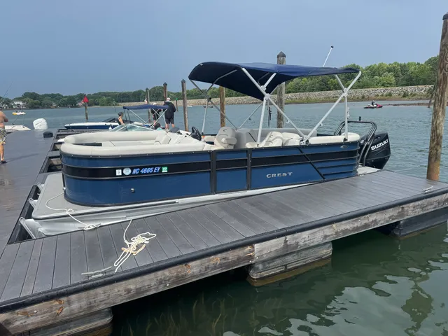 Rent a CREST PONTOONS pontoon in Huntersville, NC near me