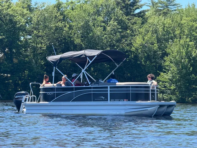 Rent a BENNINGTON MARINE pontoon in Lebanon, ME near me