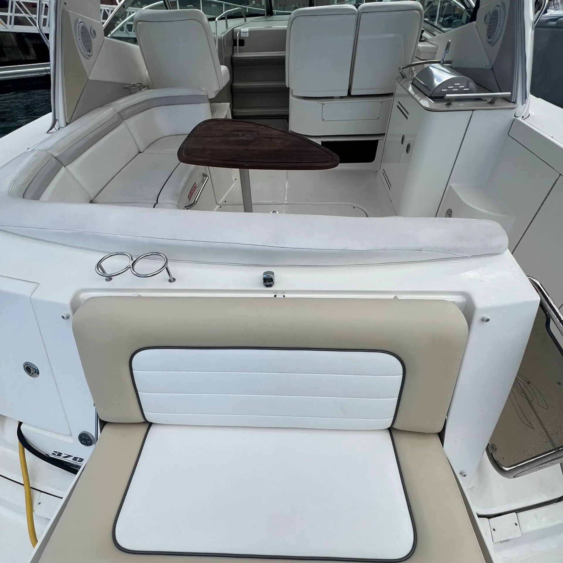 Sea Ray Boats Sundancer 37 in Chicago, IL — photo 8