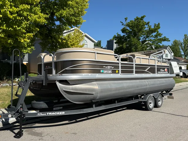 Rent a SUN TRACKER pontoon in West Jordan, UT near me