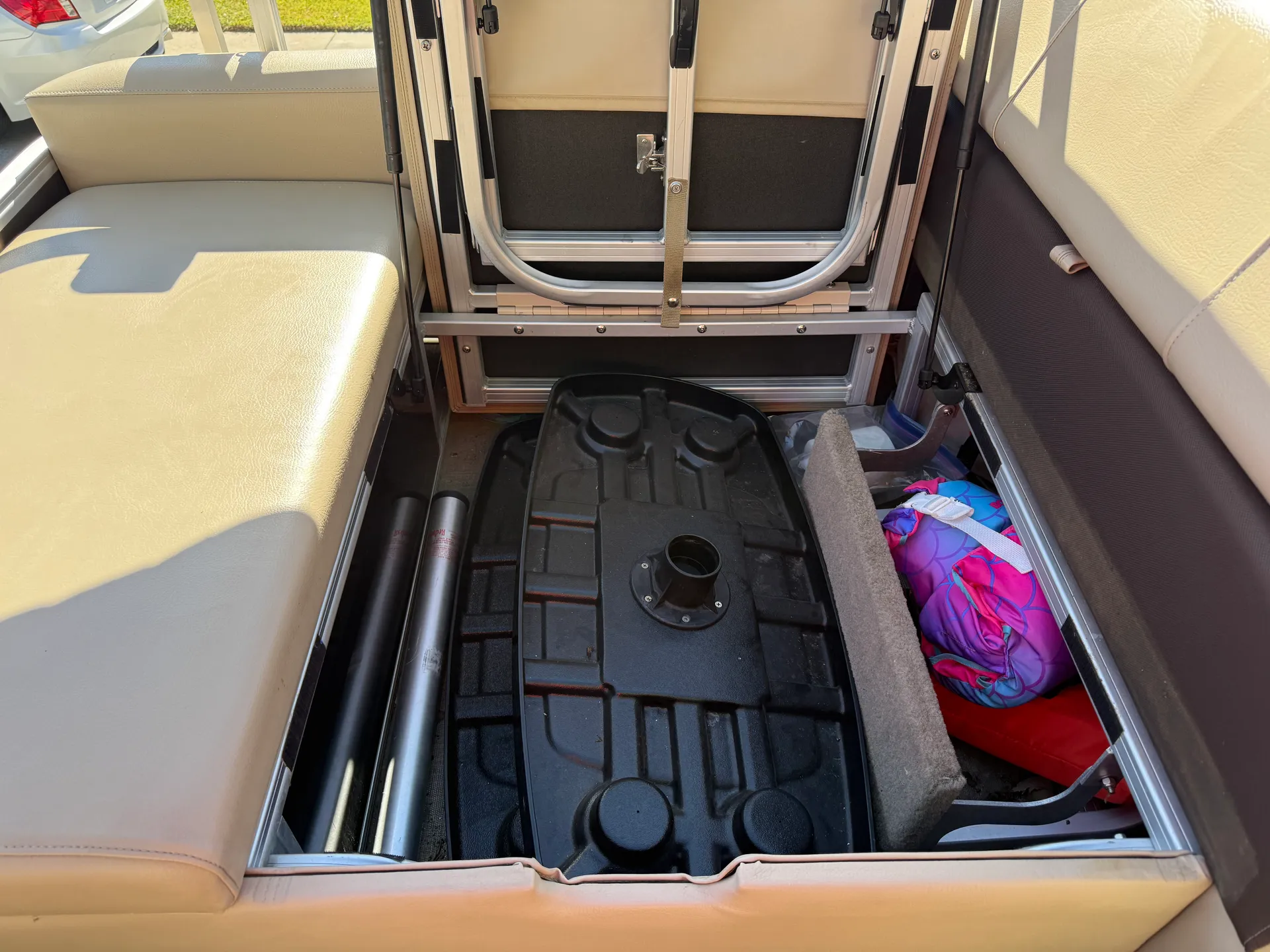 22' Party Barge: 2019 Sun Tracker Pontoon Rental 🚤