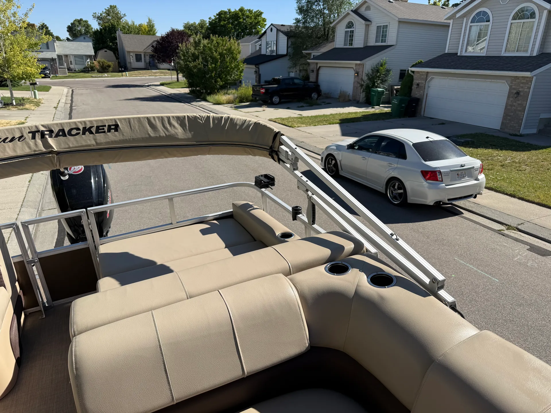 22' Party Barge: 2019 Sun Tracker Pontoon Rental 🚤
