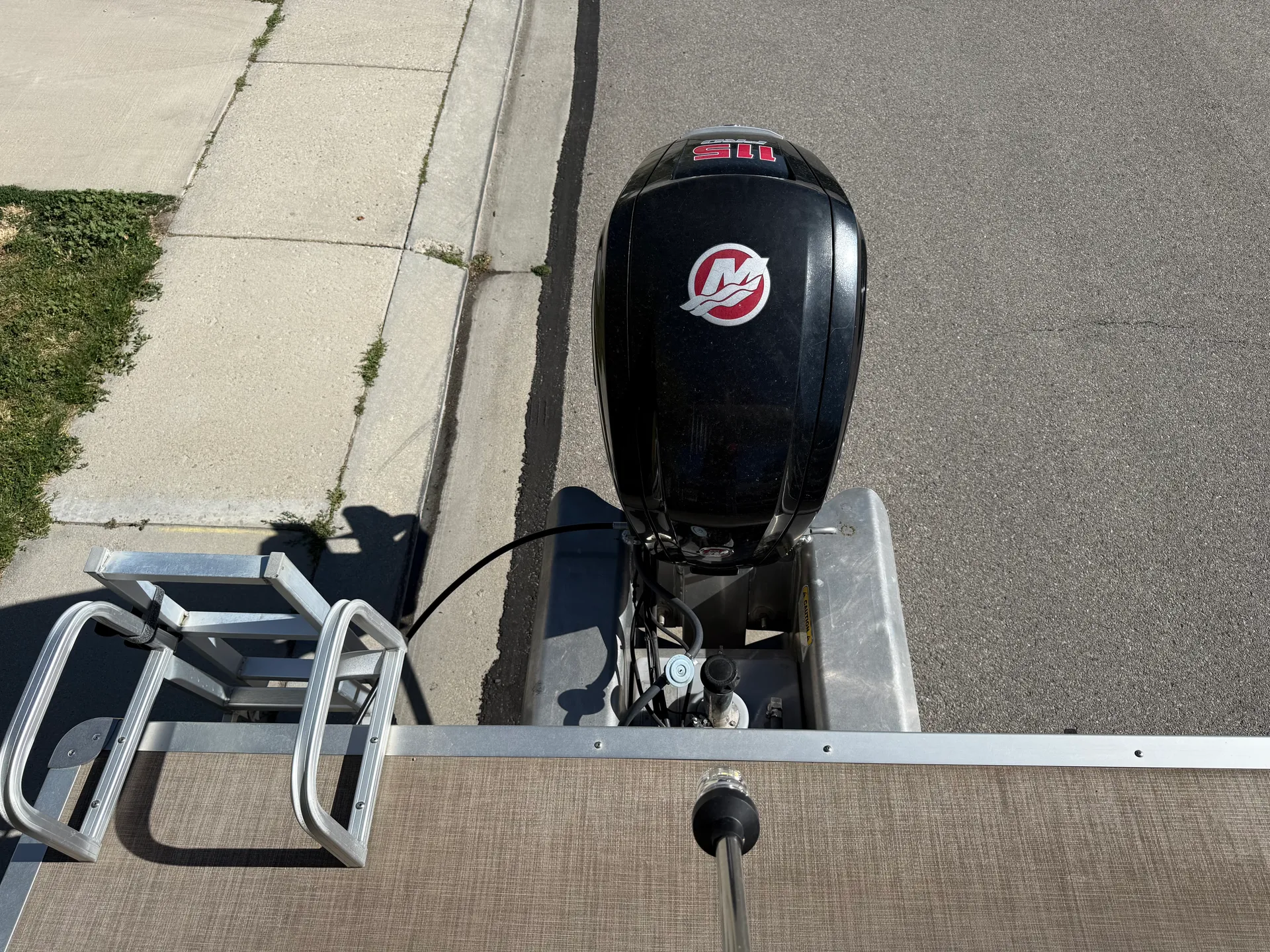 22' Party Barge: 2019 Sun Tracker Pontoon Rental 🚤