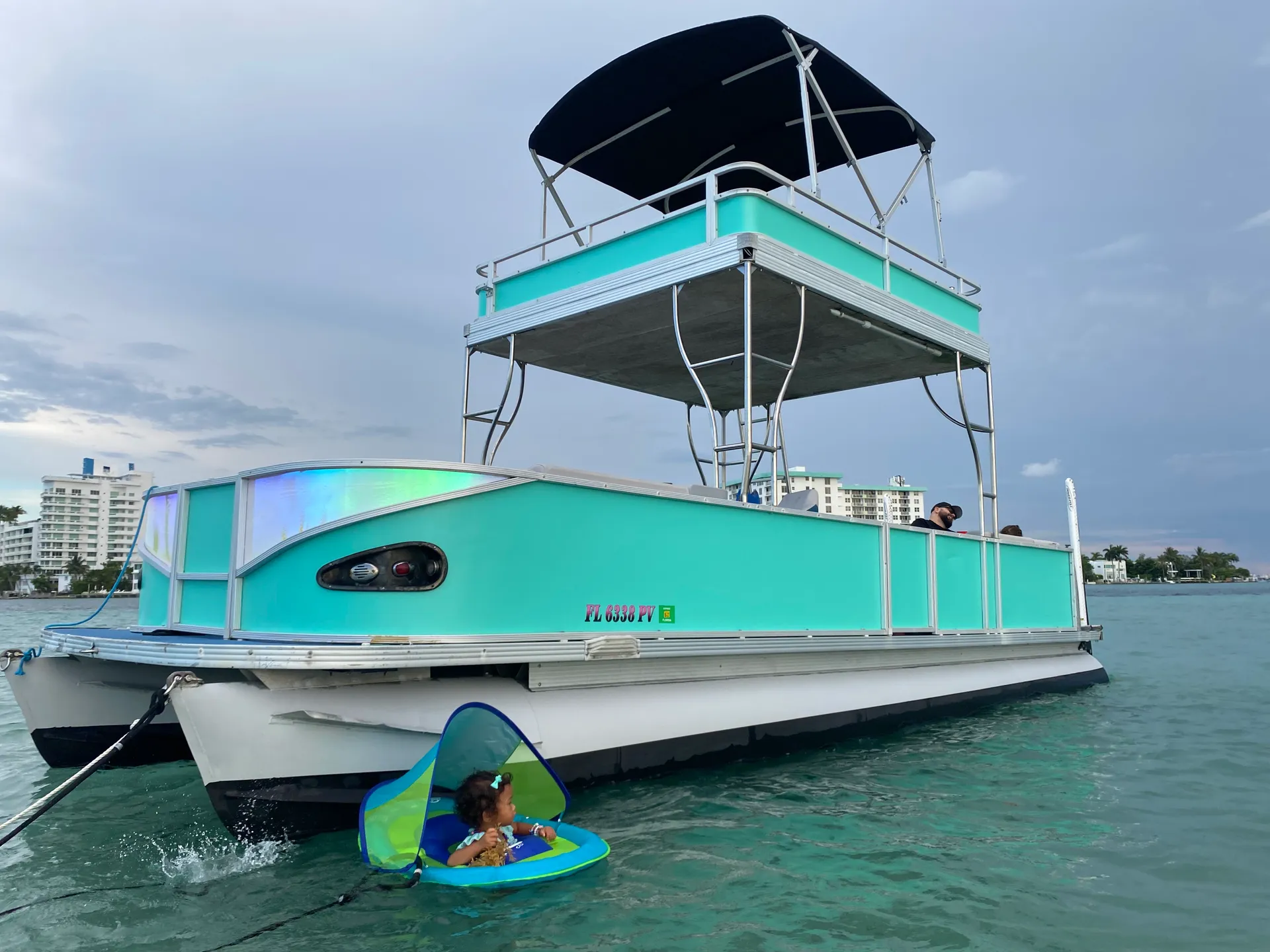 CREST PONTOONS 27 UPPER SUNDECK in North Miami Beach, FL