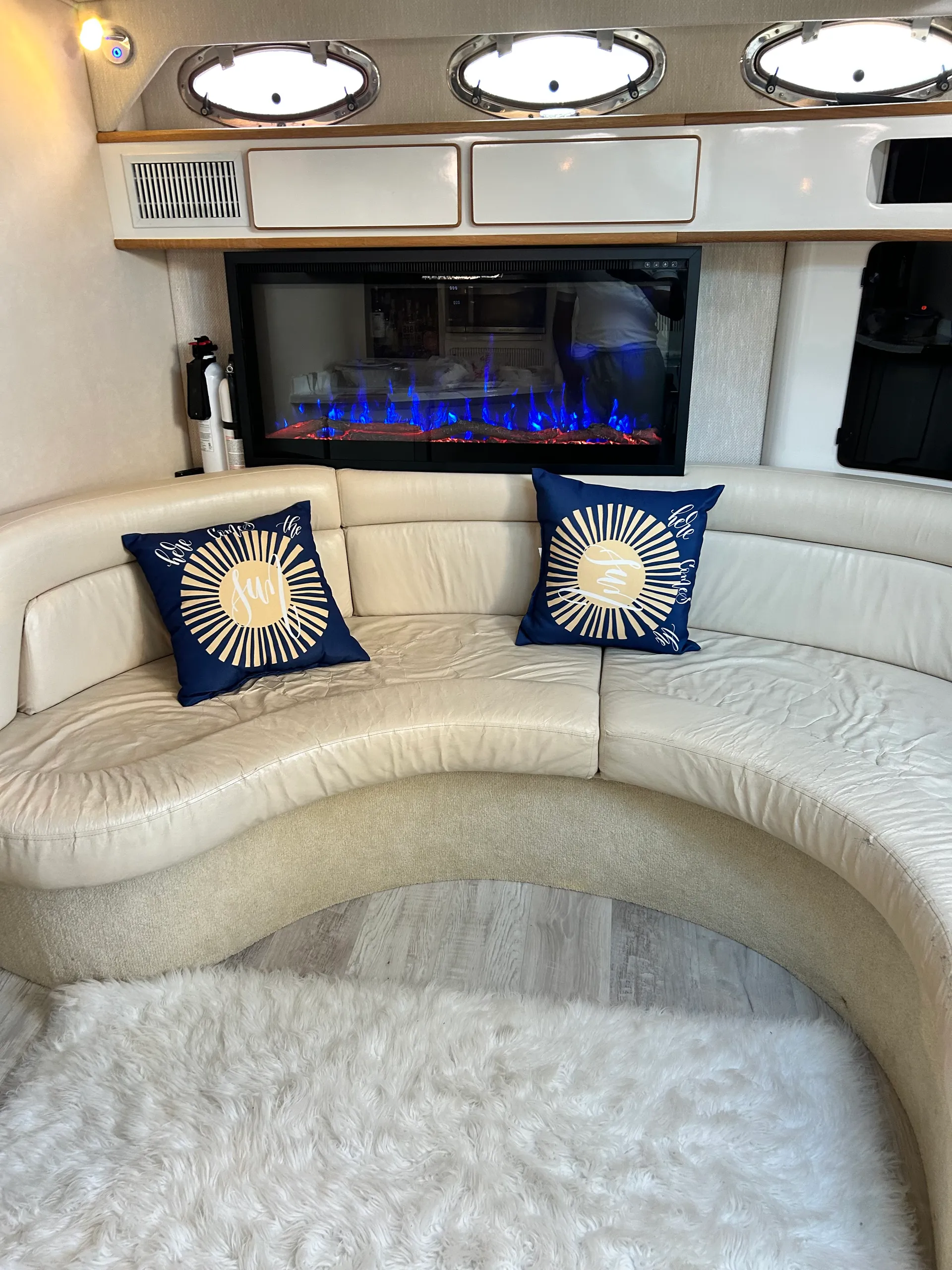 Sea Ray Boats 400 Express Cruiser in Chicago, IL — photo 3