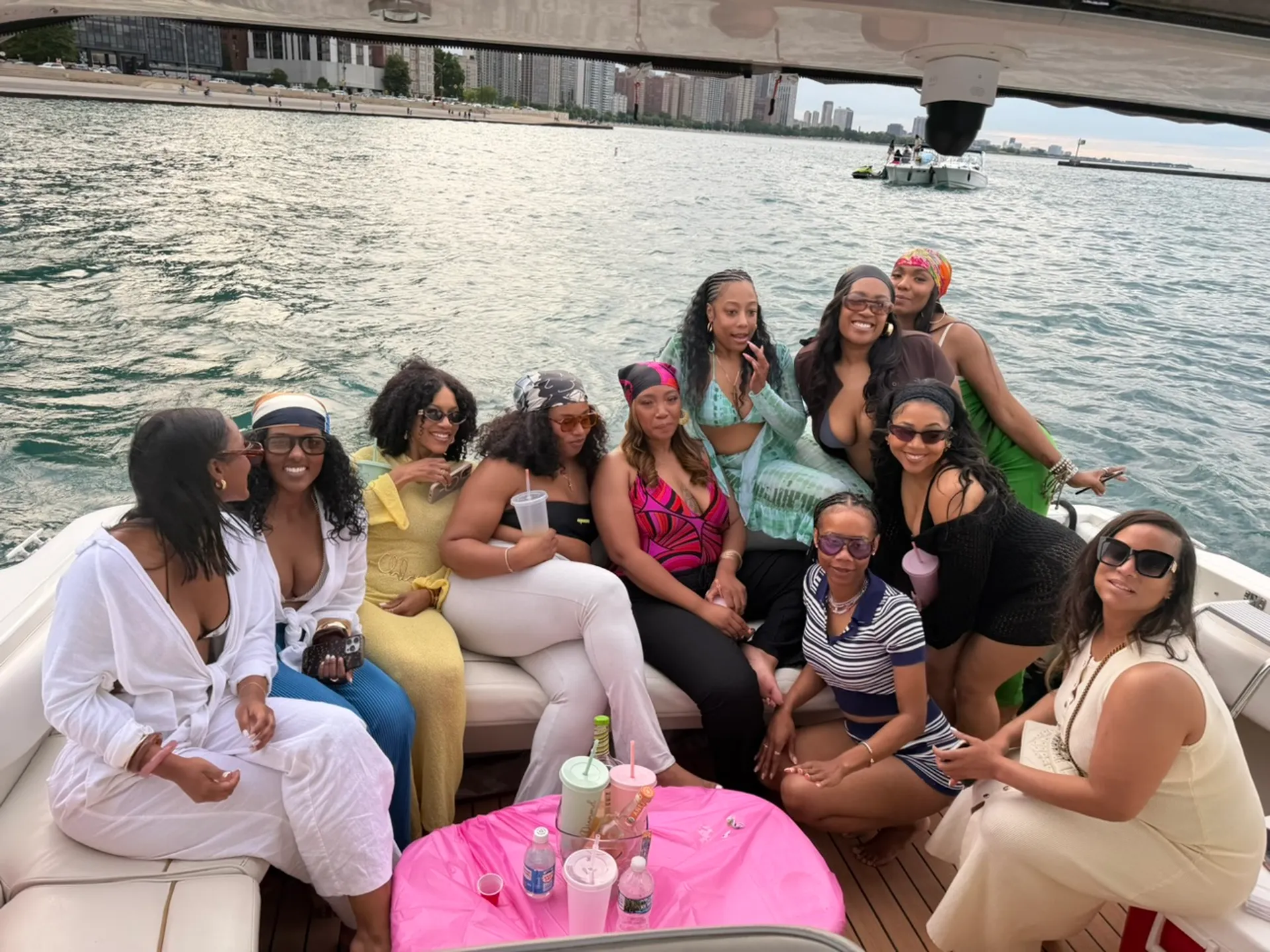 Sea Ray Boats 400 Express Cruiser in Chicago, IL — photo 9