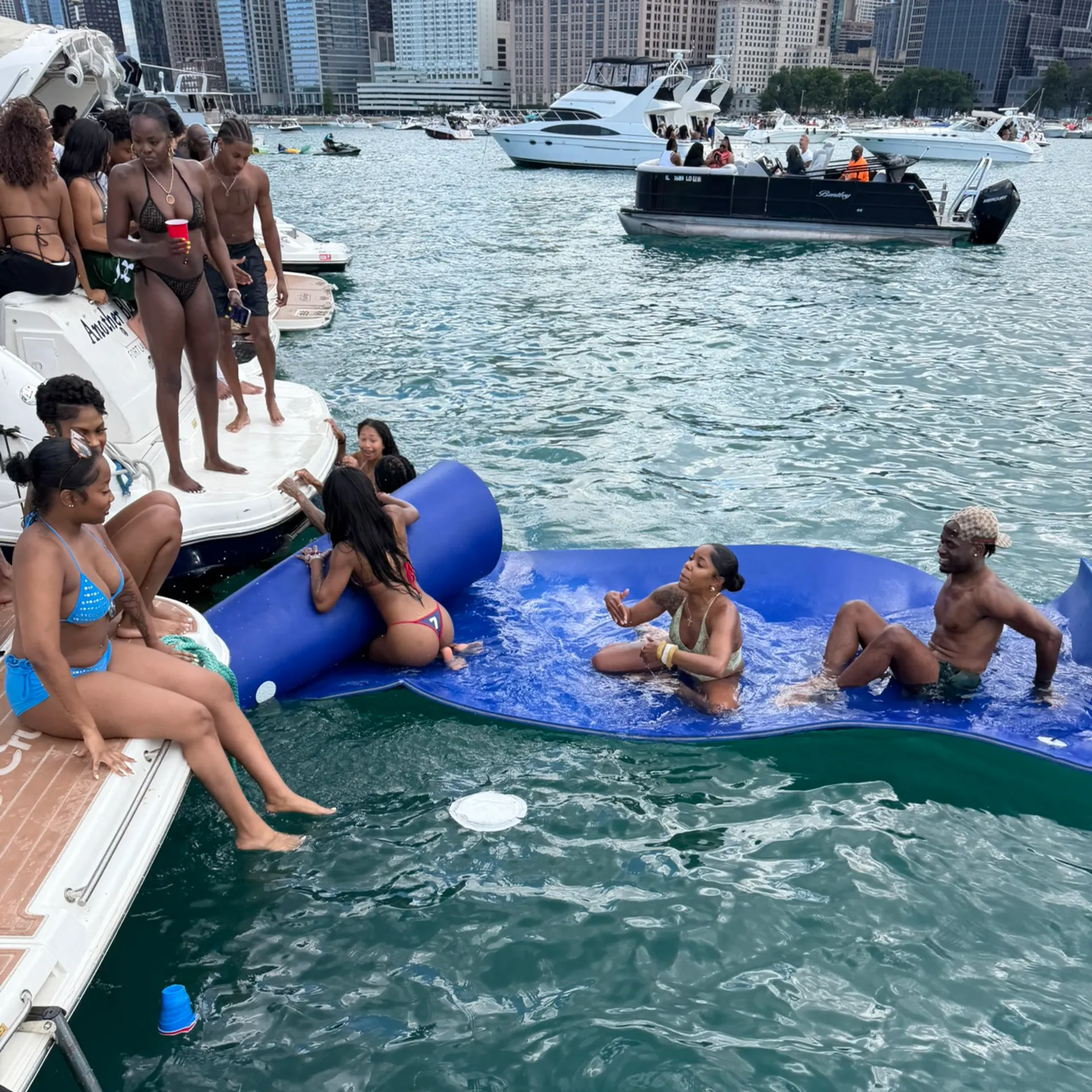 Chicago Skyline Luxe — 40-Foot Private Yacht
