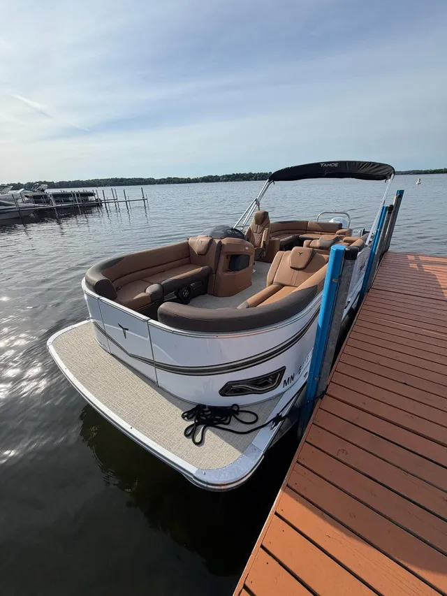 Rent a TAHOE PONTOONS pontoon in Mound, MN near me