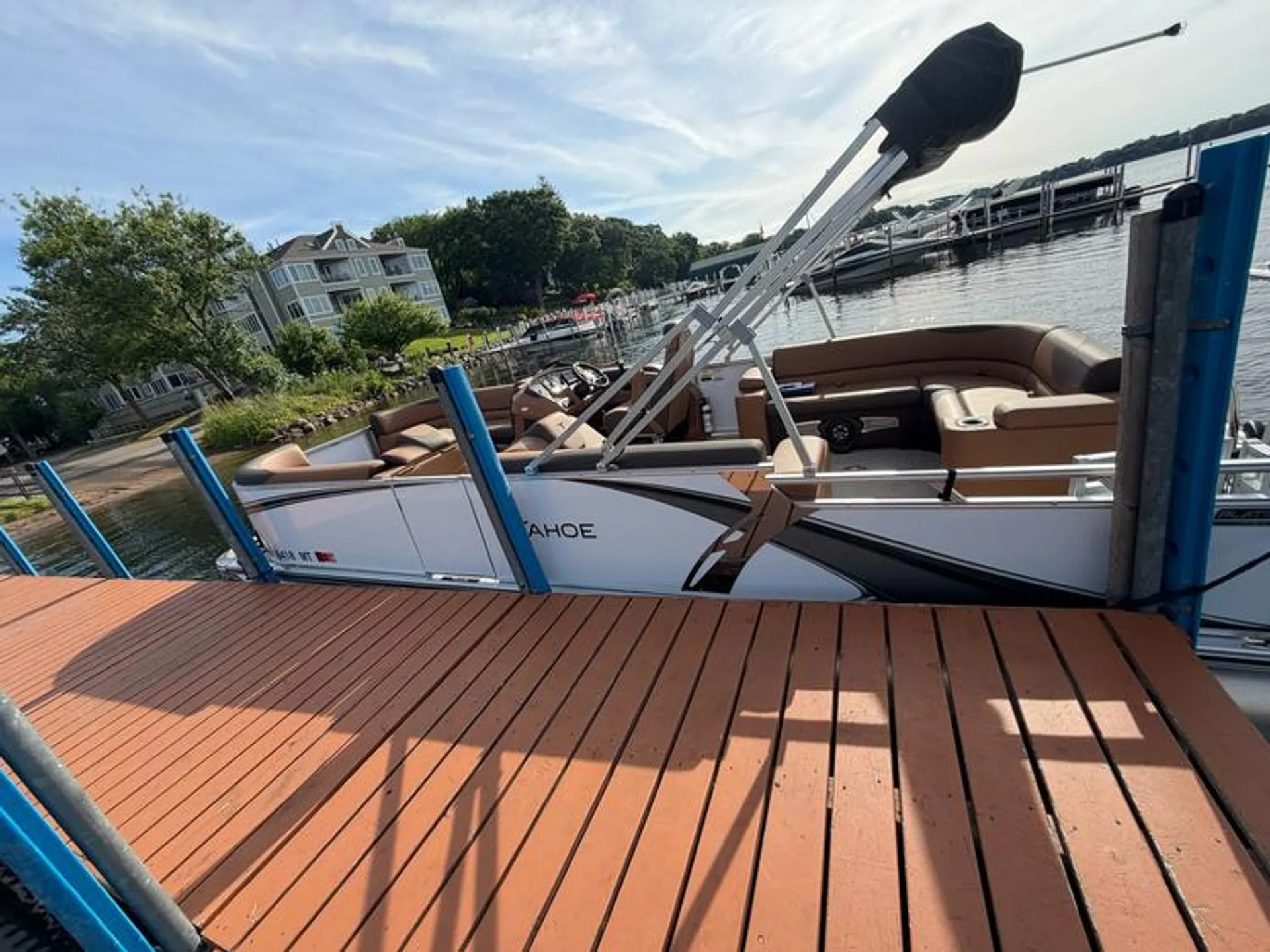 TAHOE PONTOONS LTZ ELITE 2385 EL TRITOON in Mound, MN — photo 2
