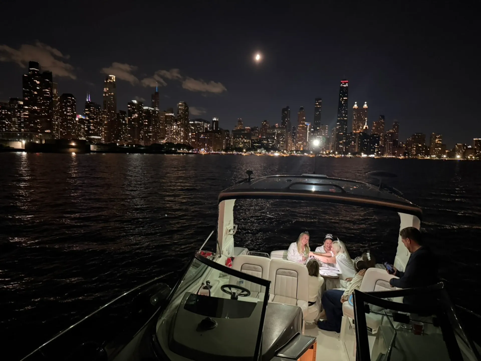 Luxurious 37’ Sea Ray Sundancer out of Navy Pier Marina for up to 6!