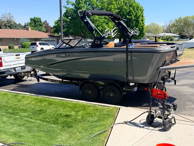 Rent a HEYDAY WAKE BOATS ski and wakeboard in Coeur d'Alene, ID near me