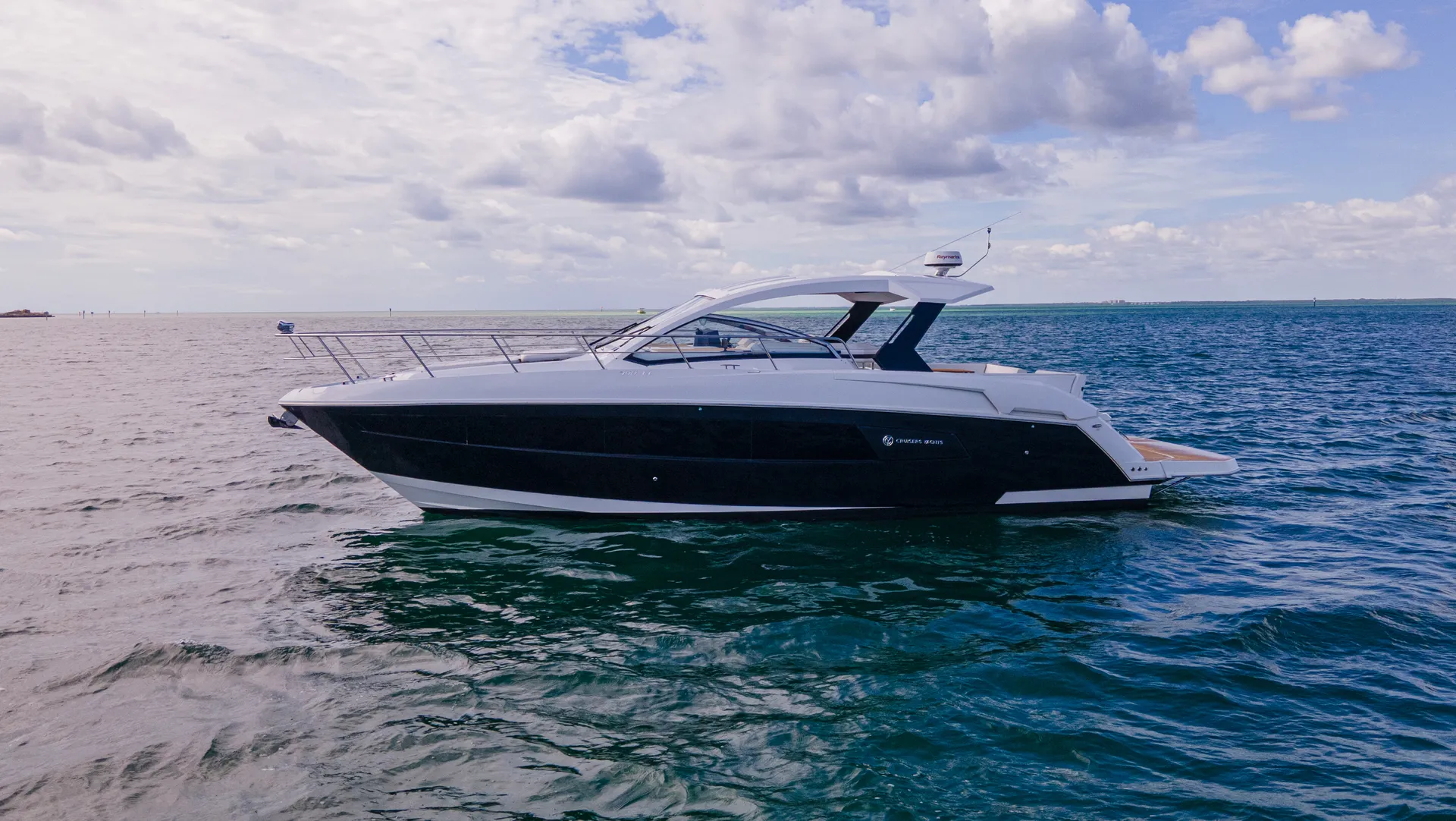 CRUISERS YACHTS 390 EXPRESS COUPE JOYSTICK in Miami, FL