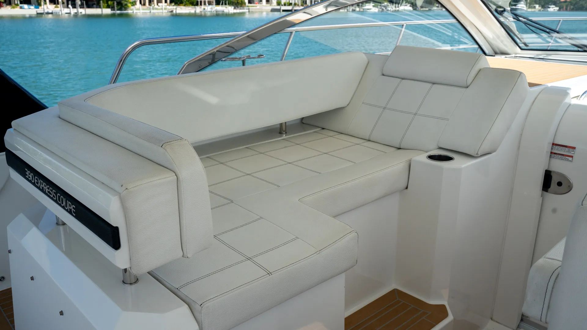 CRUISERS YACHTS 390 EXPRESS COUPE JOYSTICK in Miami, FL — photo 6