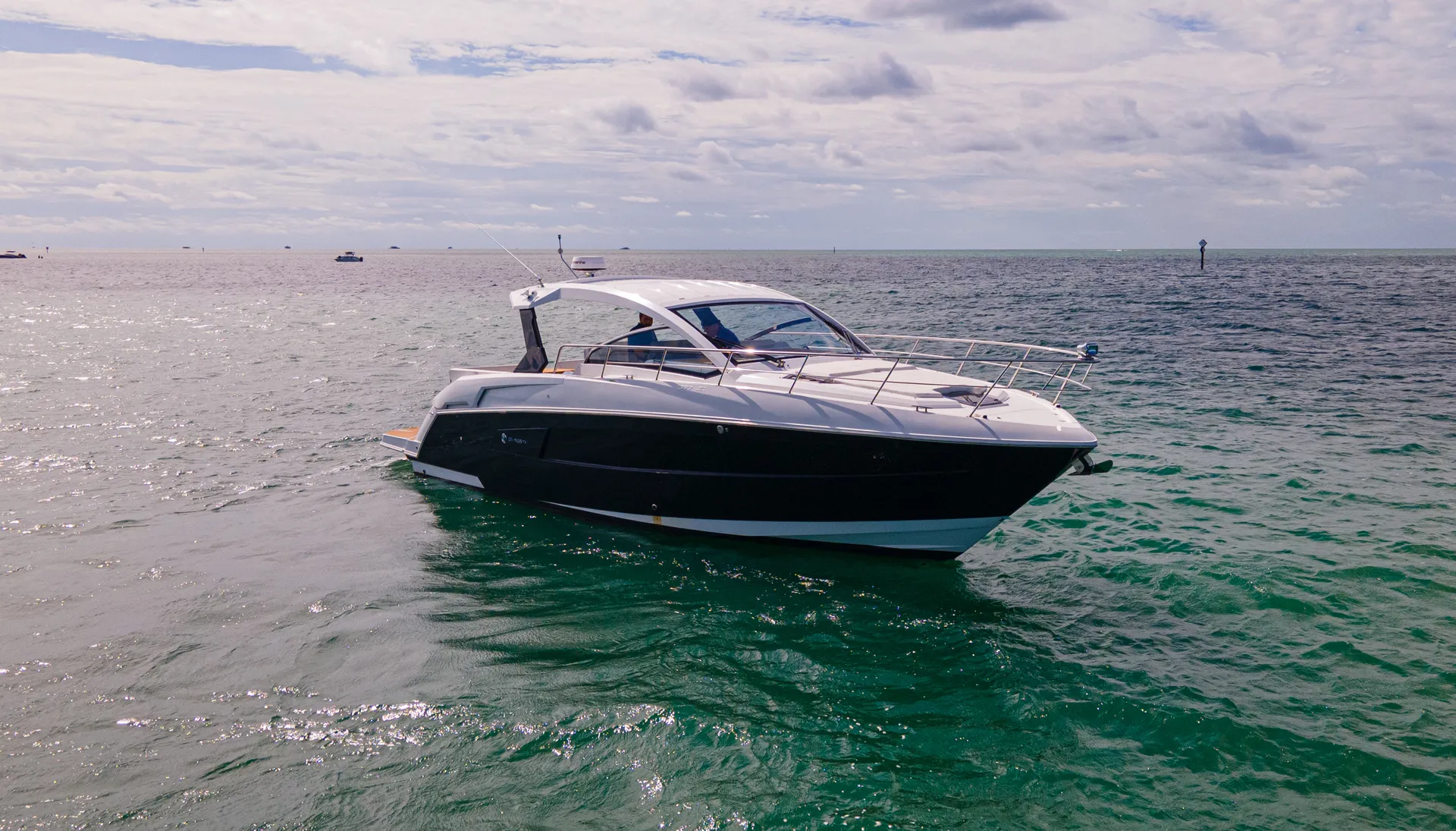 CRUISERS YACHTS 390 EXPRESS COUPE JOYSTICK in Miami, FL — photo 8