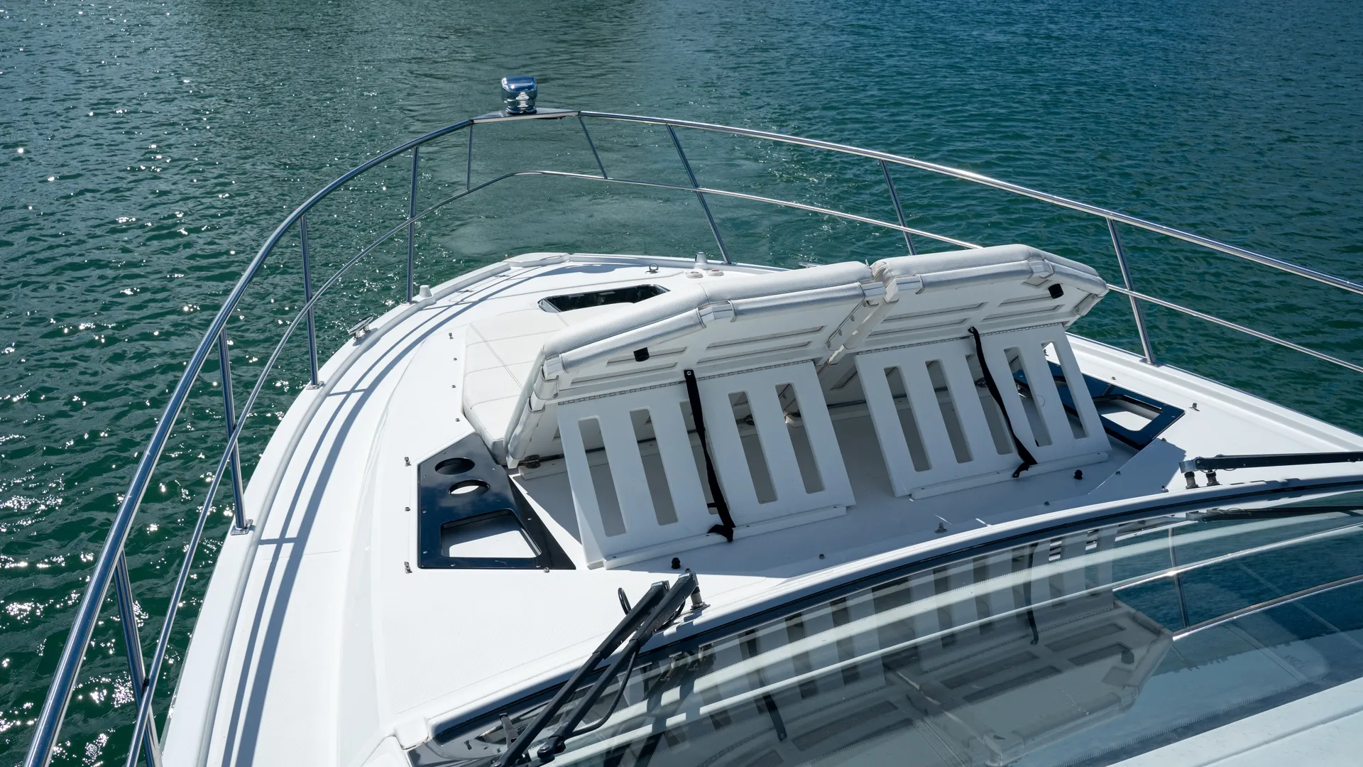 CRUISERS YACHTS 390 EXPRESS COUPE JOYSTICK in Miami, FL — photo 10