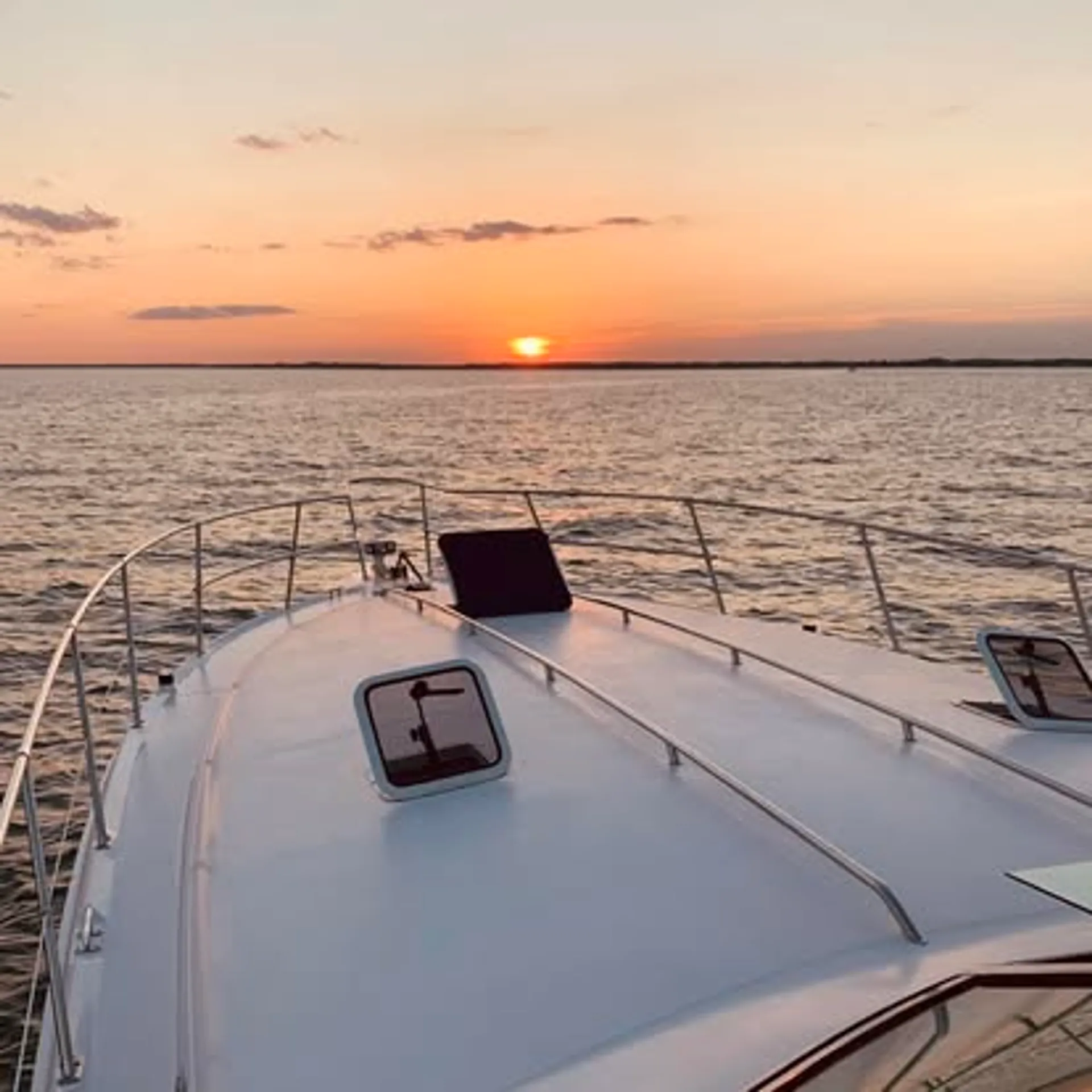 Sea Ray Boats 400 Express Cruiser in Boyne City, MI — photo 2