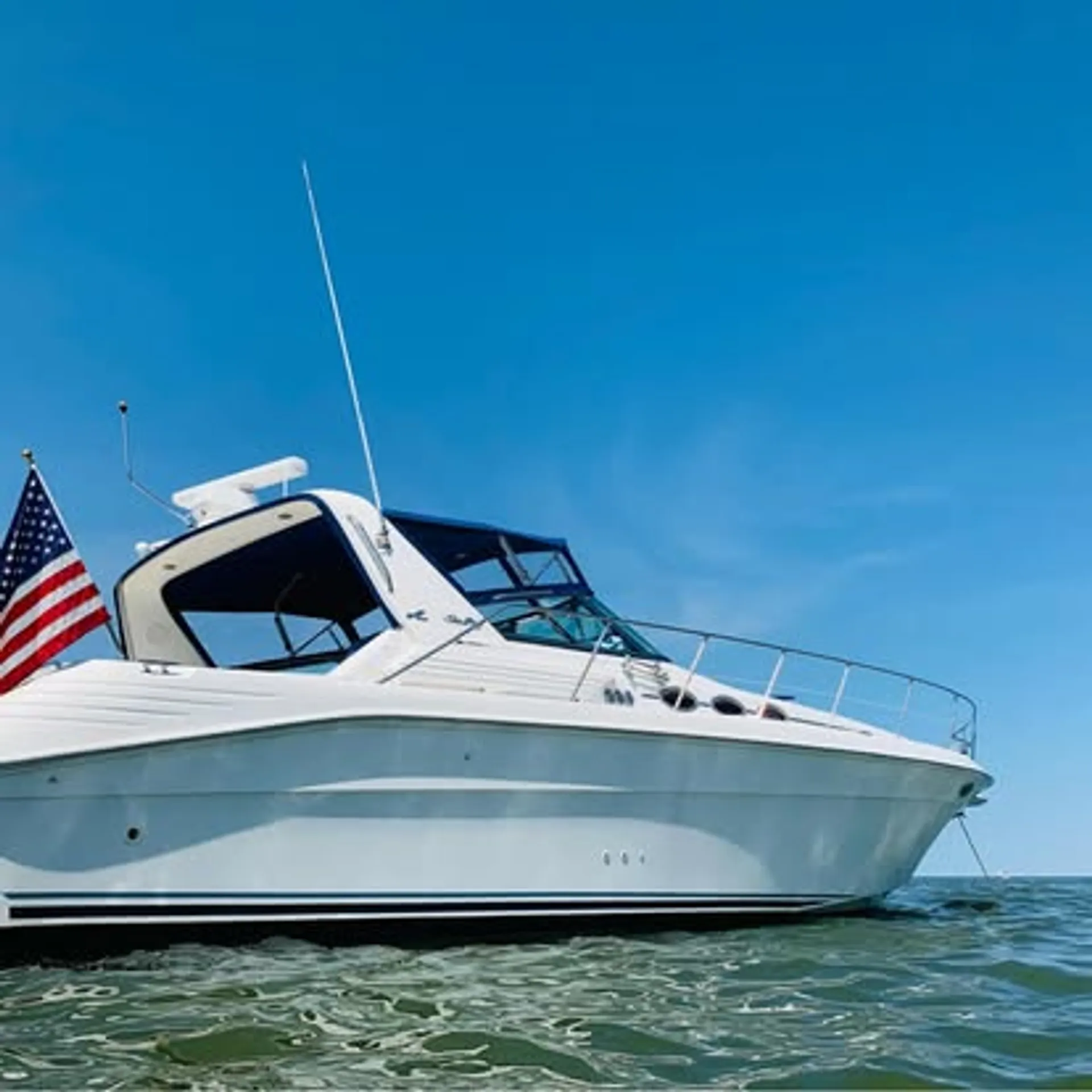 Sea Ray Boats 400 Express Cruiser in Boyne City, MI — photo 4