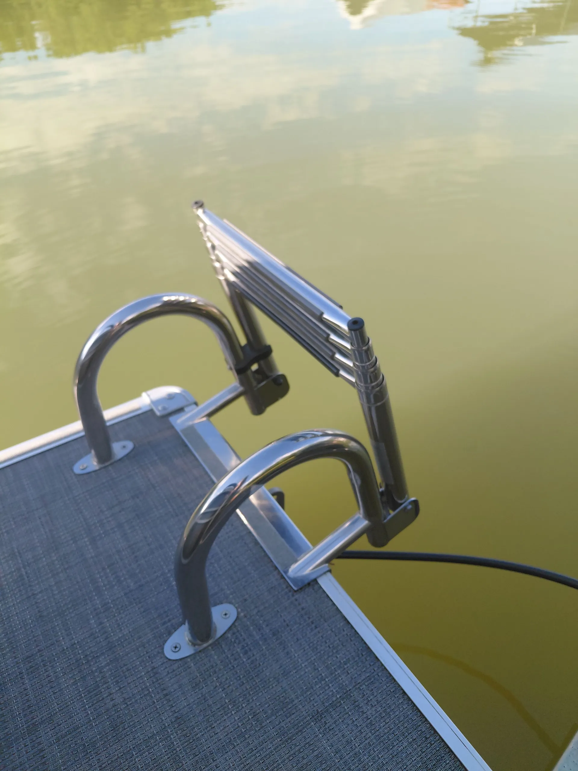 Sylvan Mirage LZ Pontoon