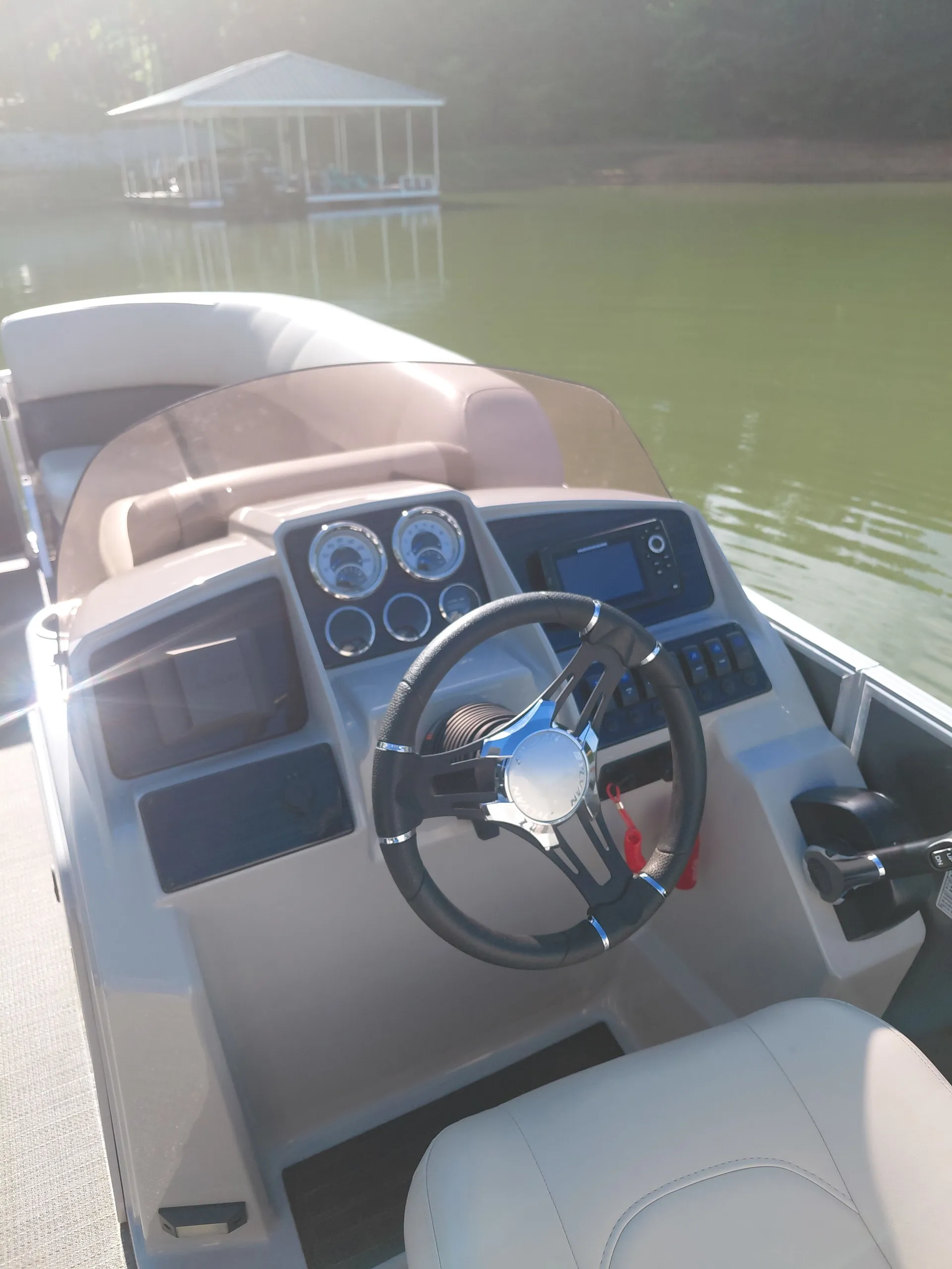 Sylvan Mirage LZ Pontoon