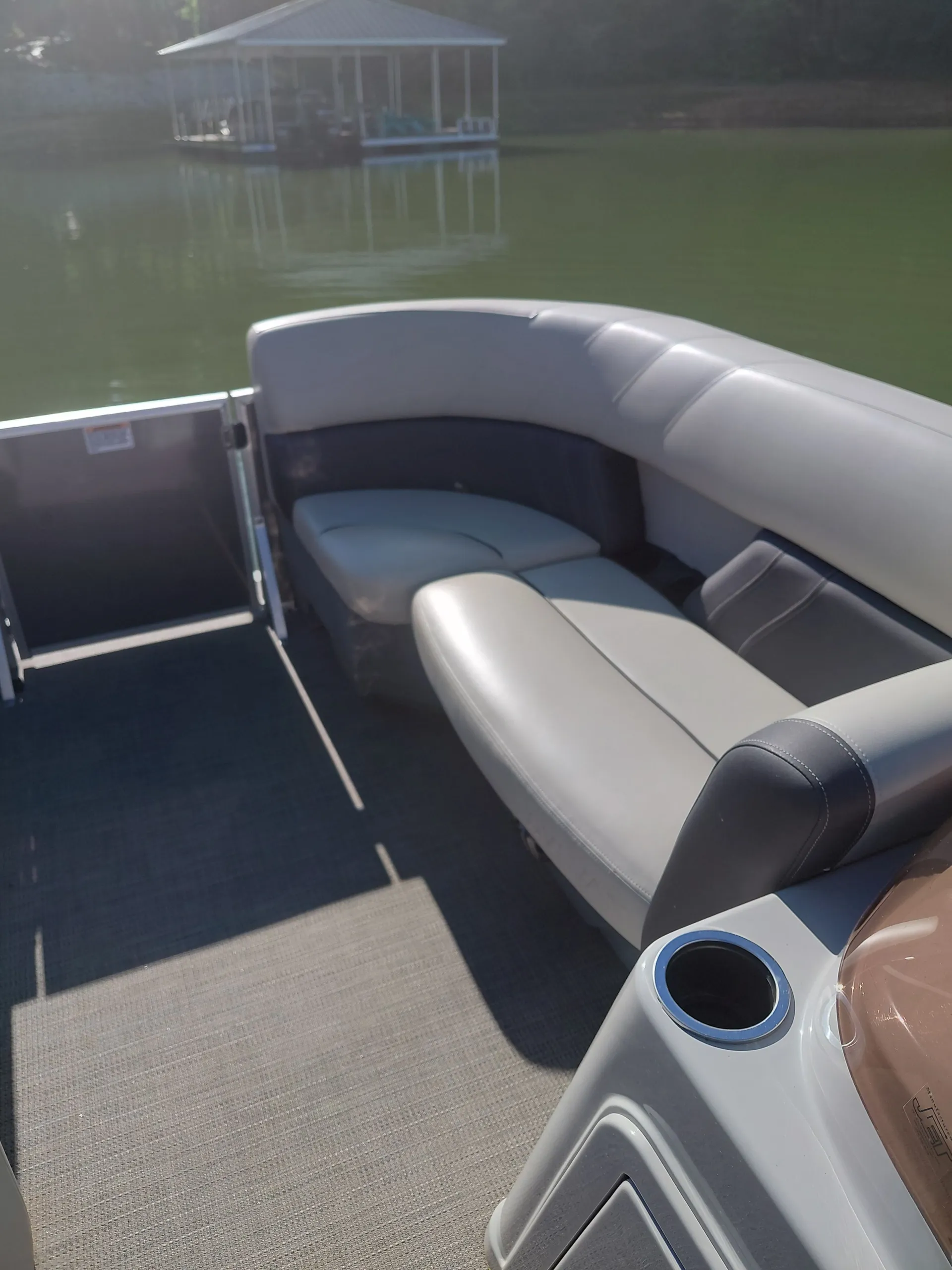 Sylvan Mirage LZ Pontoon