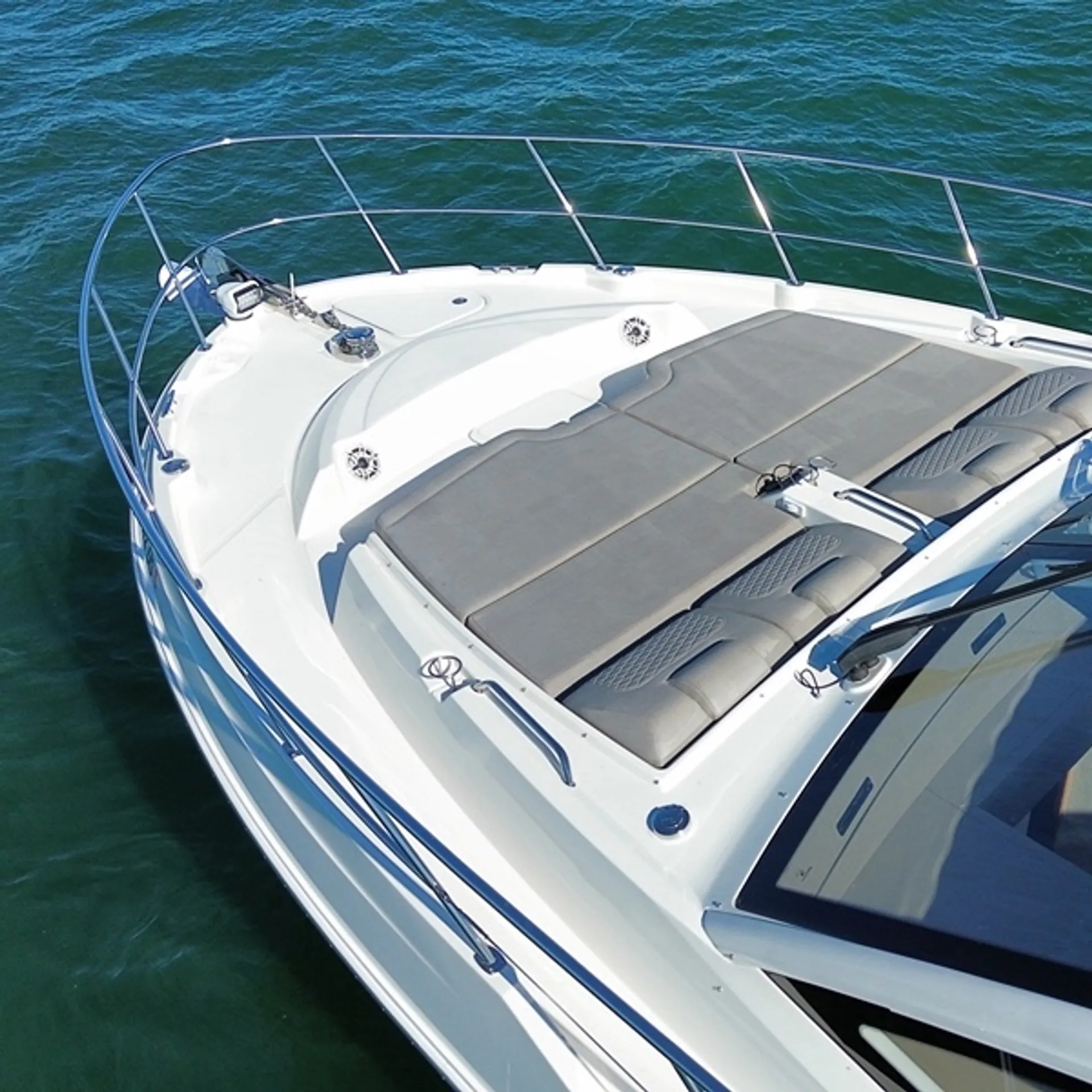 2019 Sea Ray 520 Sundancer | Luxury Yacht Charter