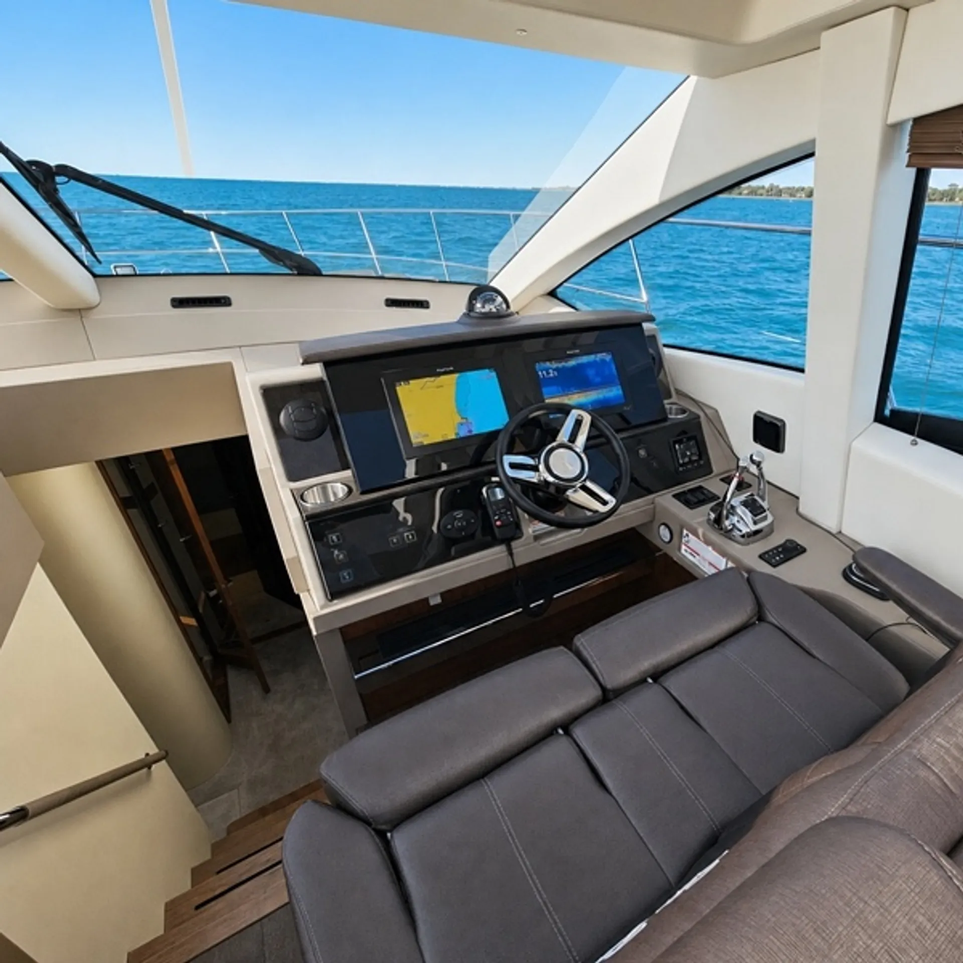 2019 Sea Ray 520 Sundancer | Luxury Yacht Charter